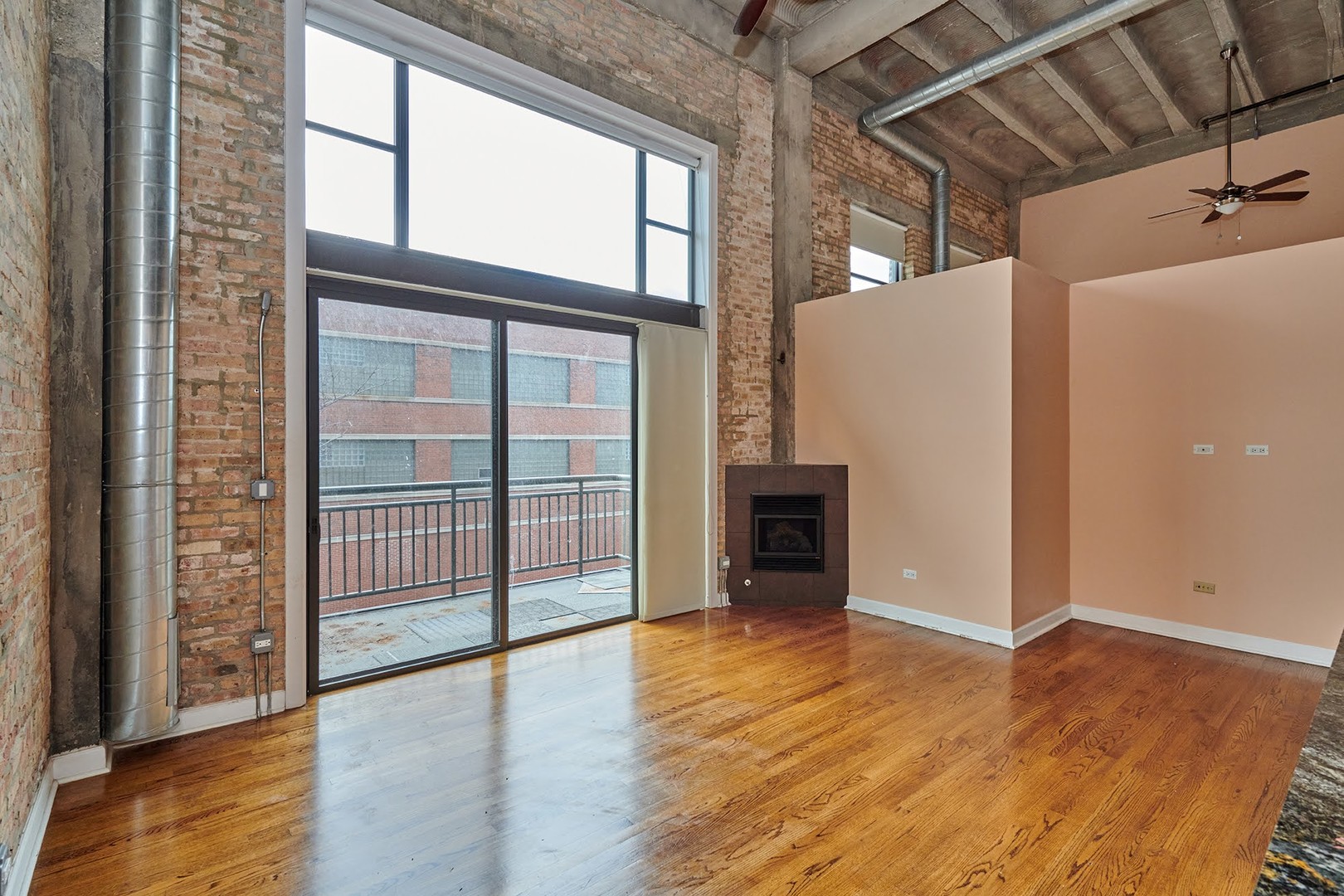 2545 S DEARBORN Street Unit: 323