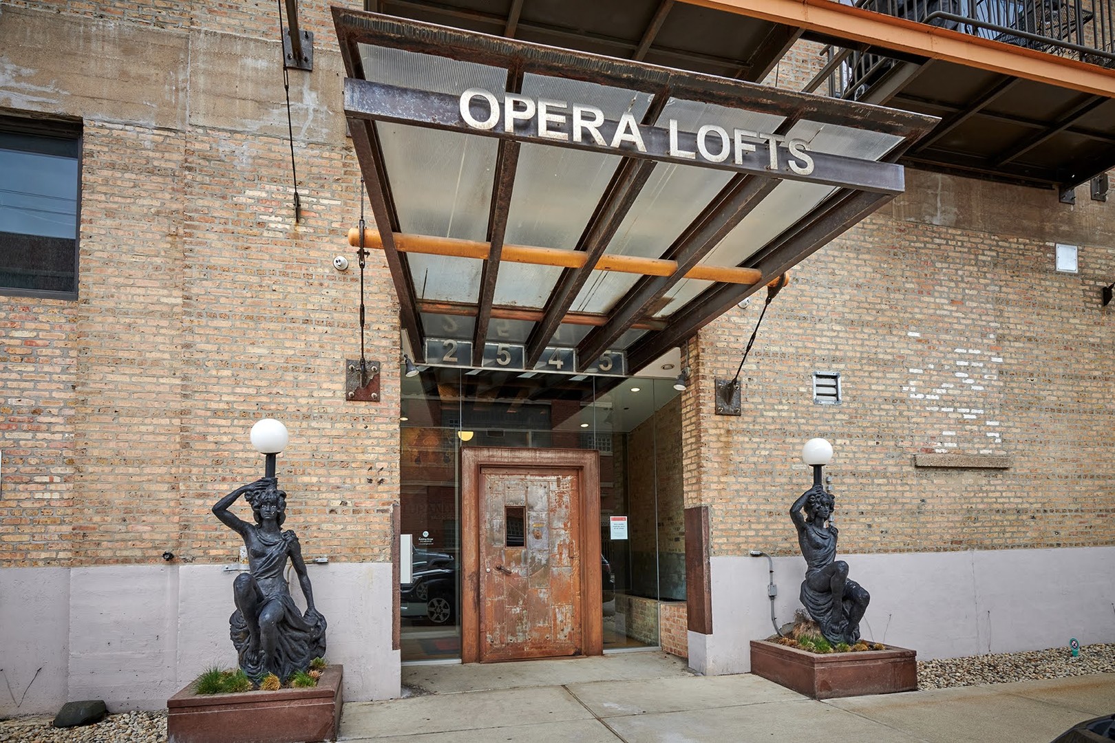 2545 S DEARBORN Street Unit: 323
