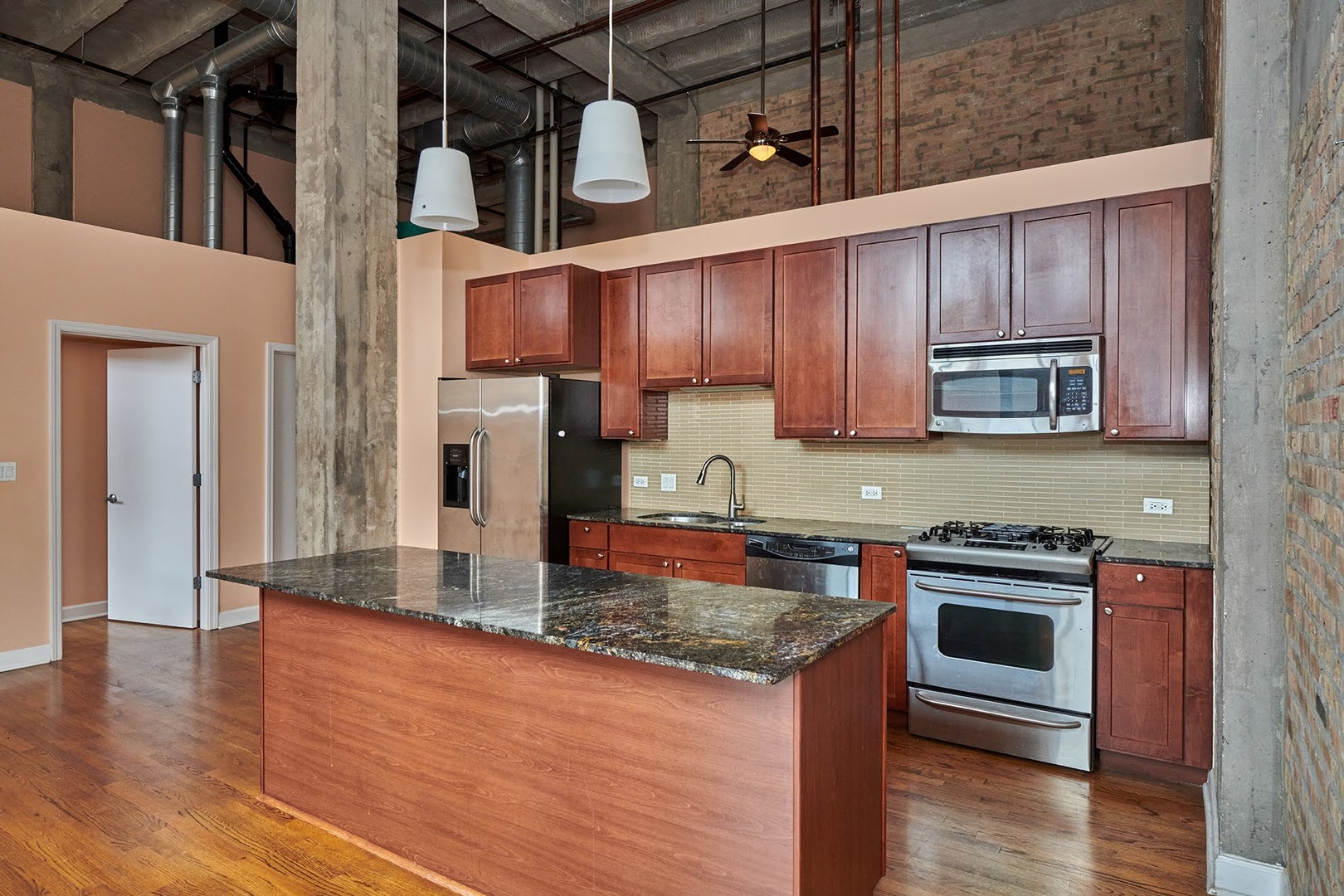 2545 S DEARBORN Street Unit: 323