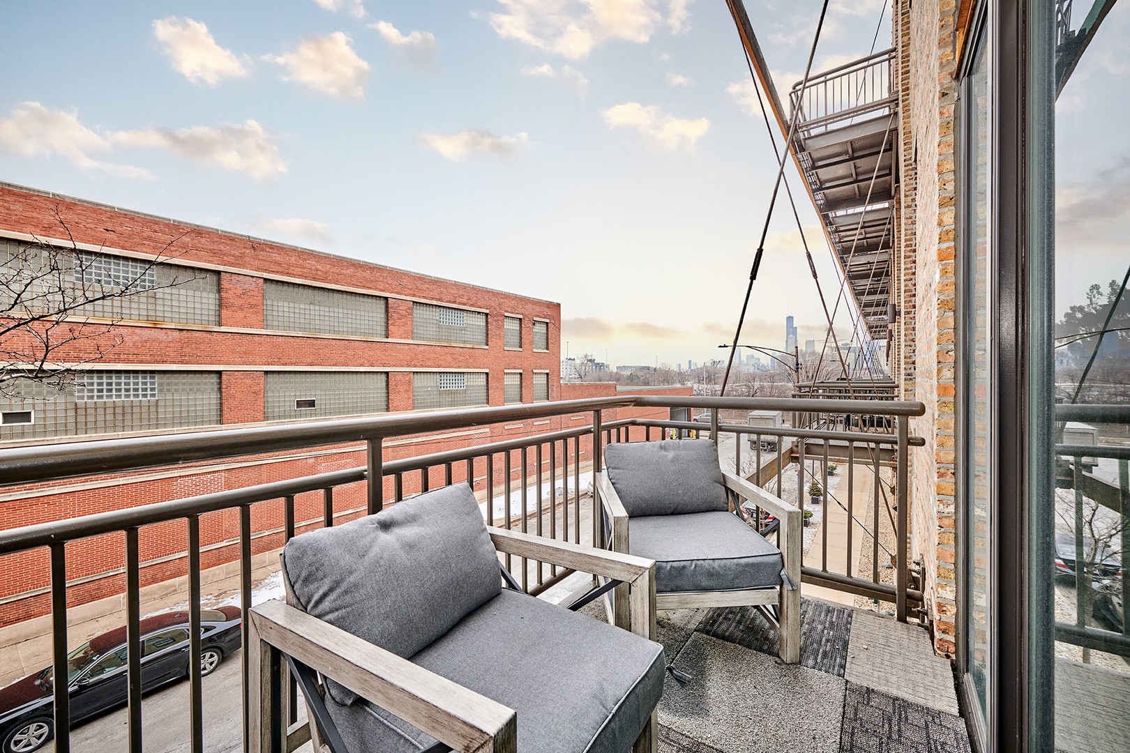 2545 S DEARBORN Street Unit: 323