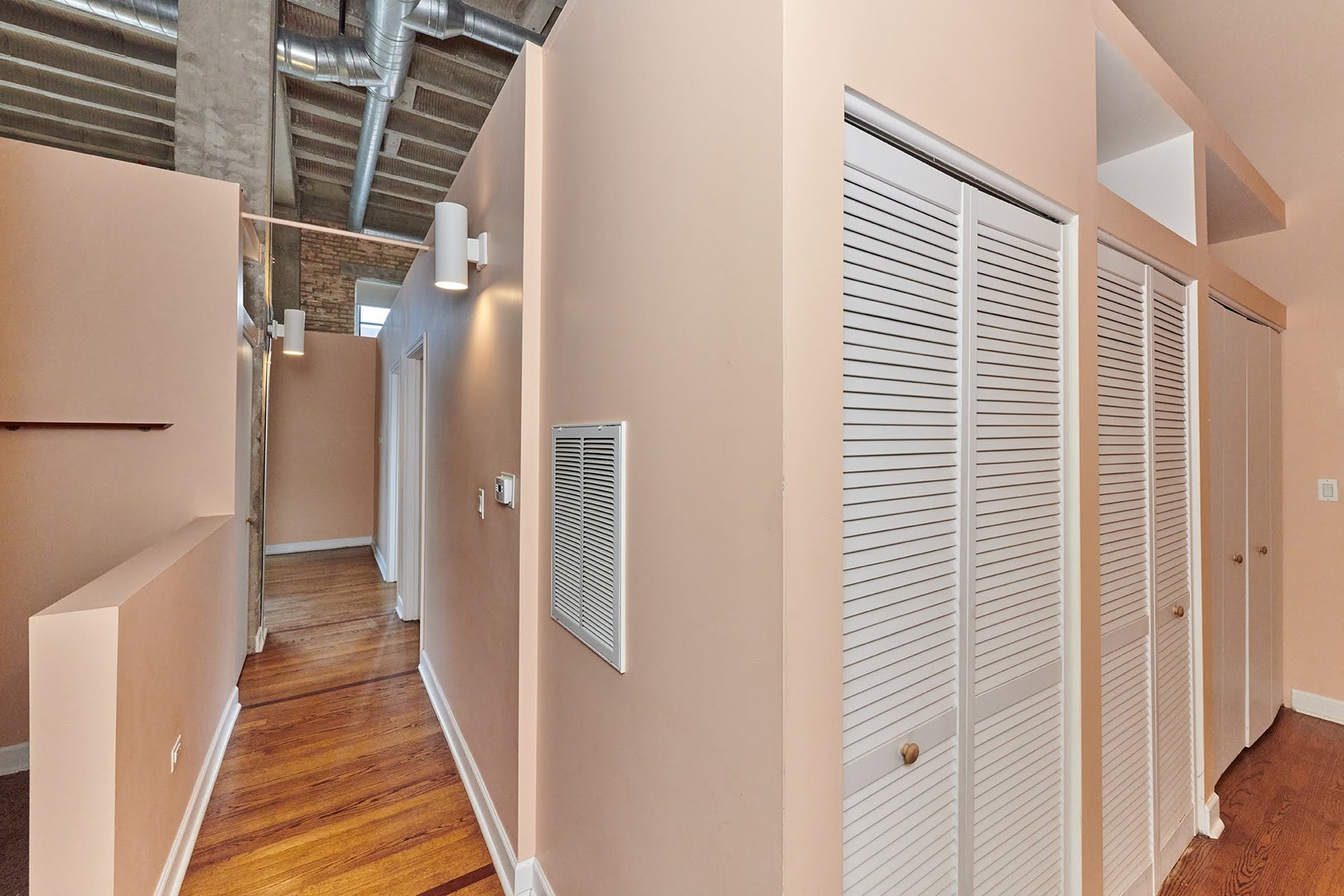 2545 S DEARBORN Street Unit: 323
