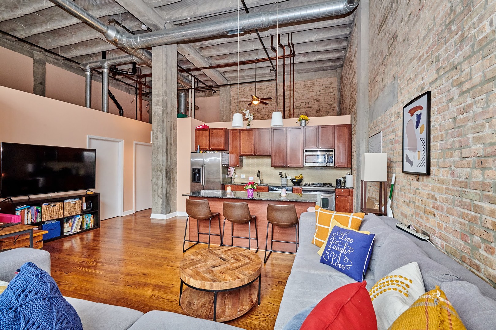 2545 S DEARBORN Street Unit: 323