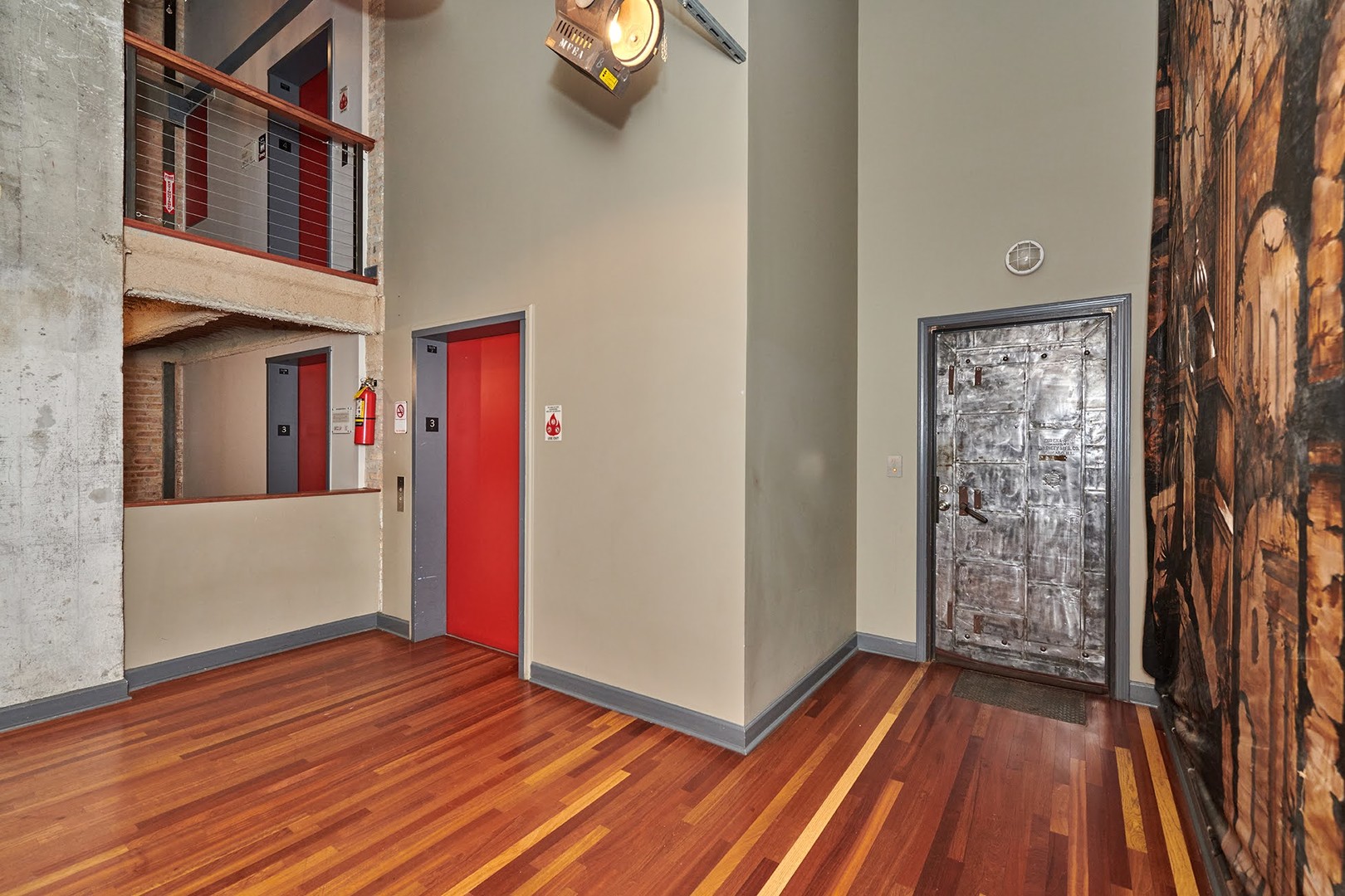 2545 S DEARBORN Street Unit: 323