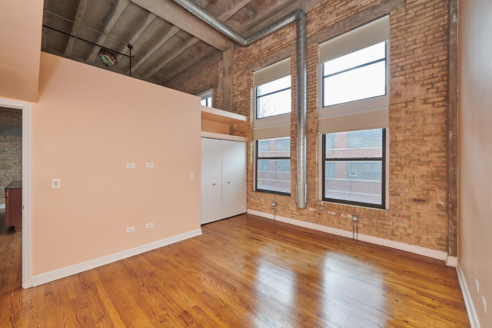 2545 S DEARBORN Street Unit: 323