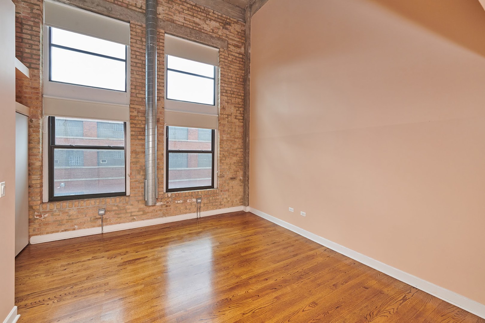 2545 S DEARBORN Street Unit: 323