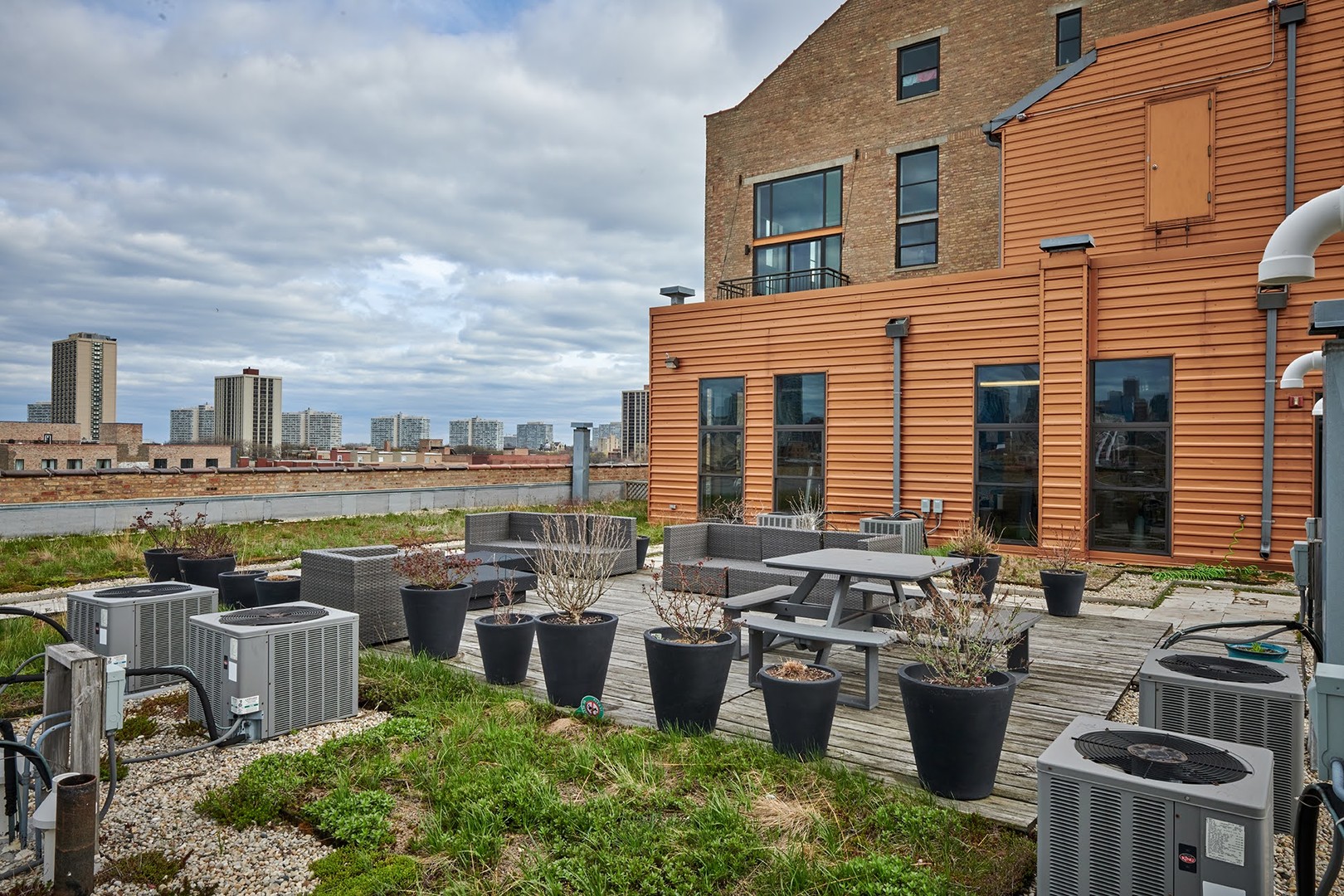 2545 S DEARBORN Street Unit: 323