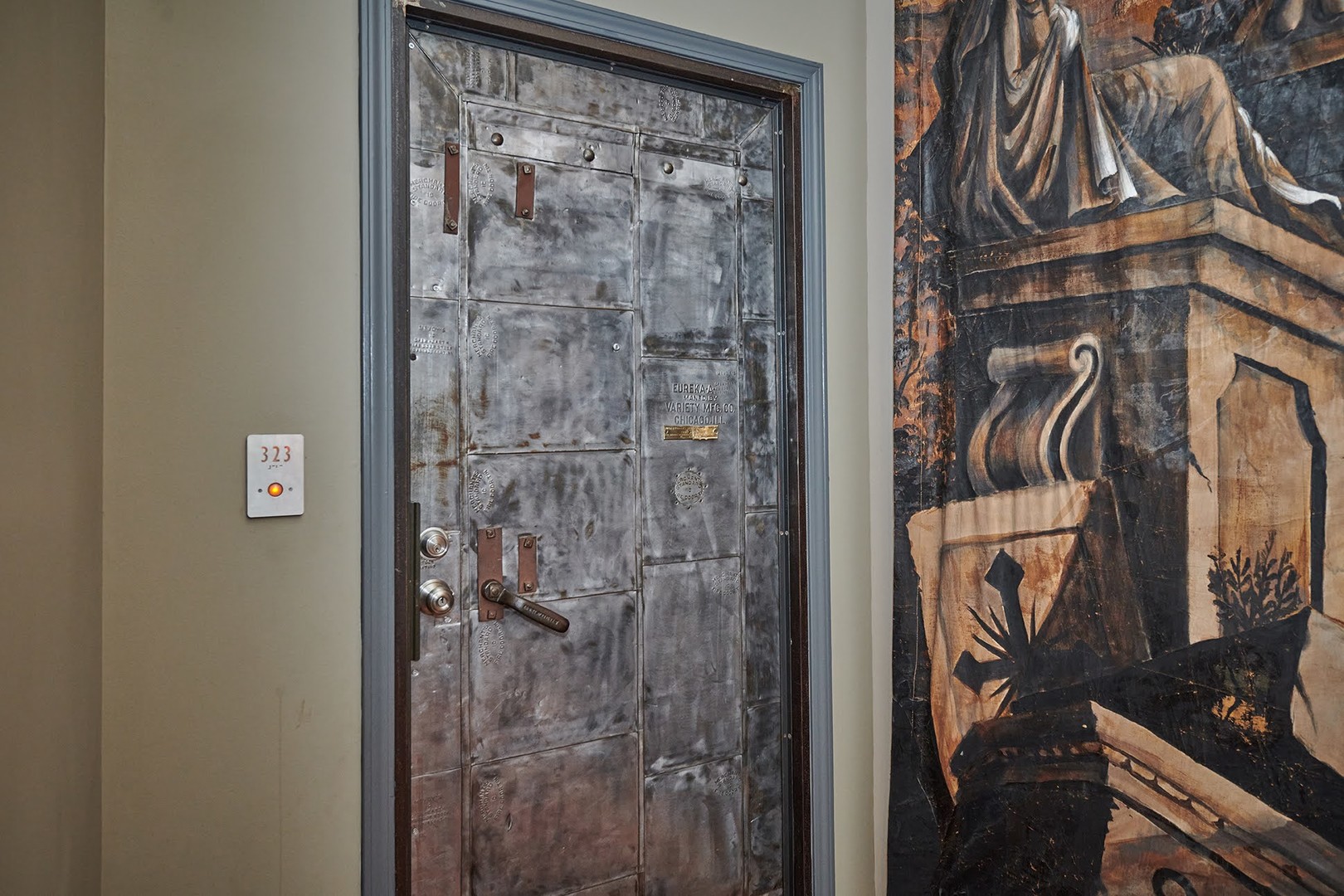 2545 S DEARBORN Street Unit: 323