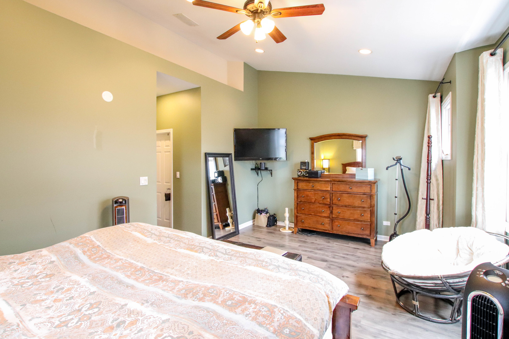 2140 N WINCHESTER Avenue Unit: 12
