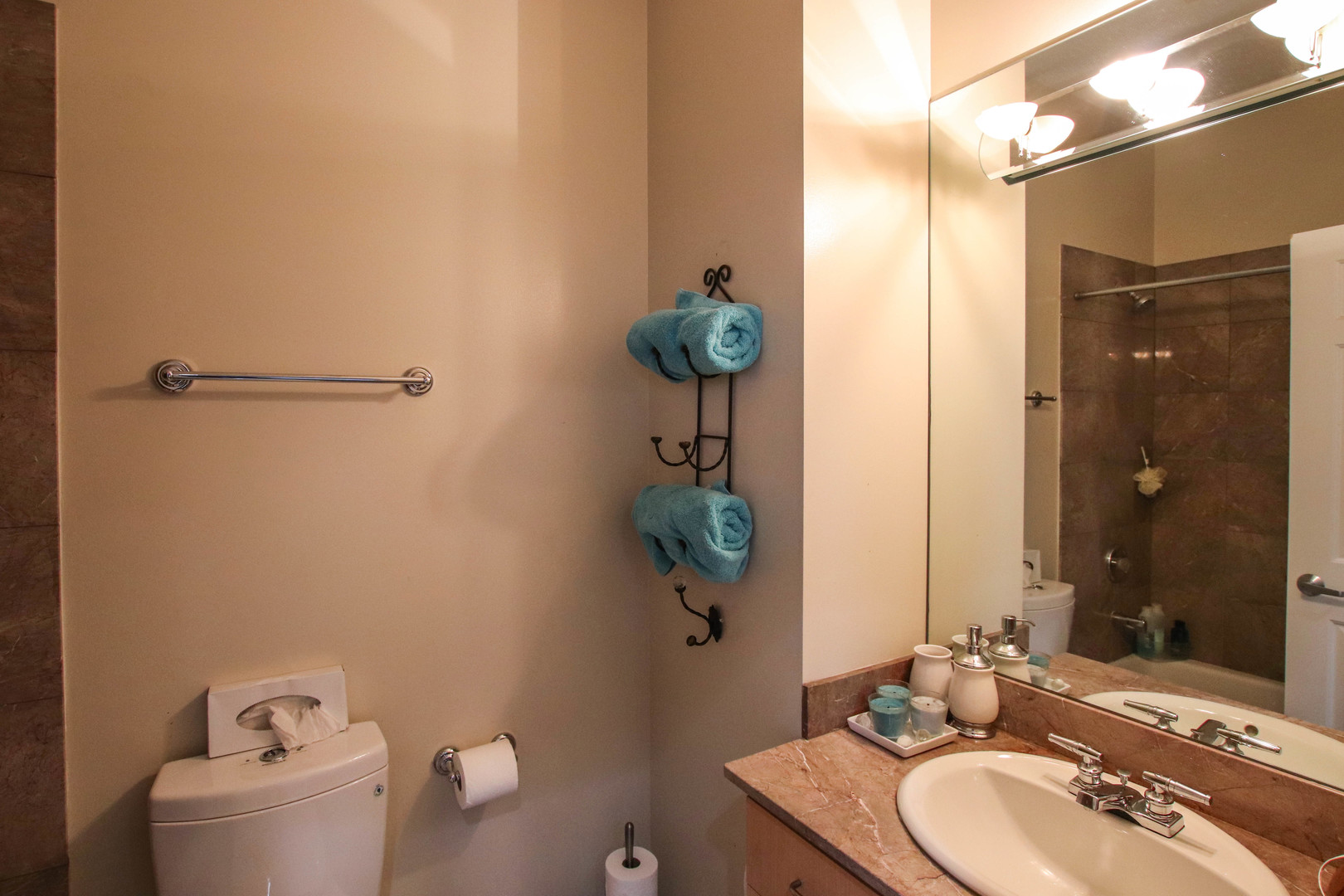 2140 N WINCHESTER Avenue Unit: 12