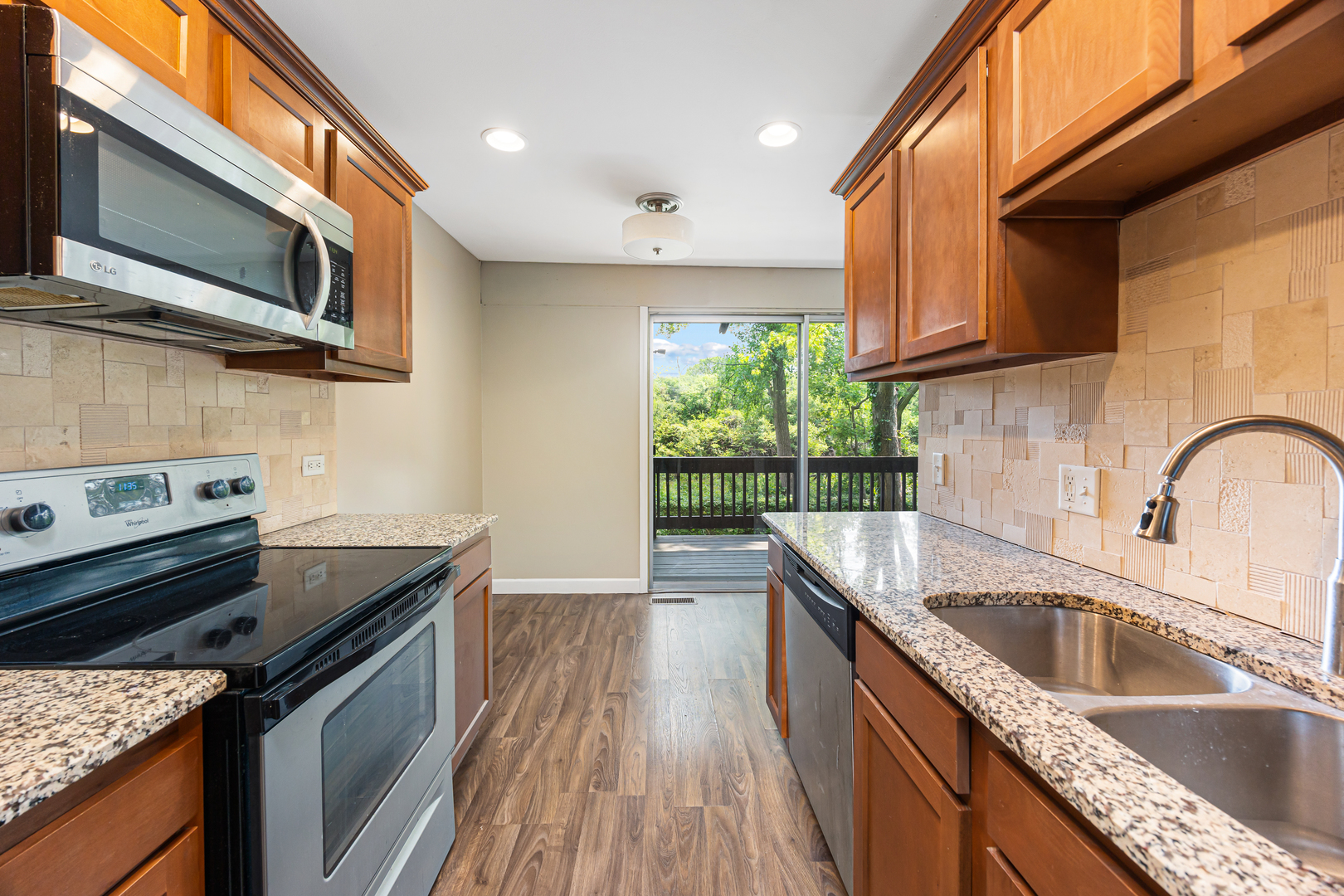 5515 Lakeside Drive Unit: 1D