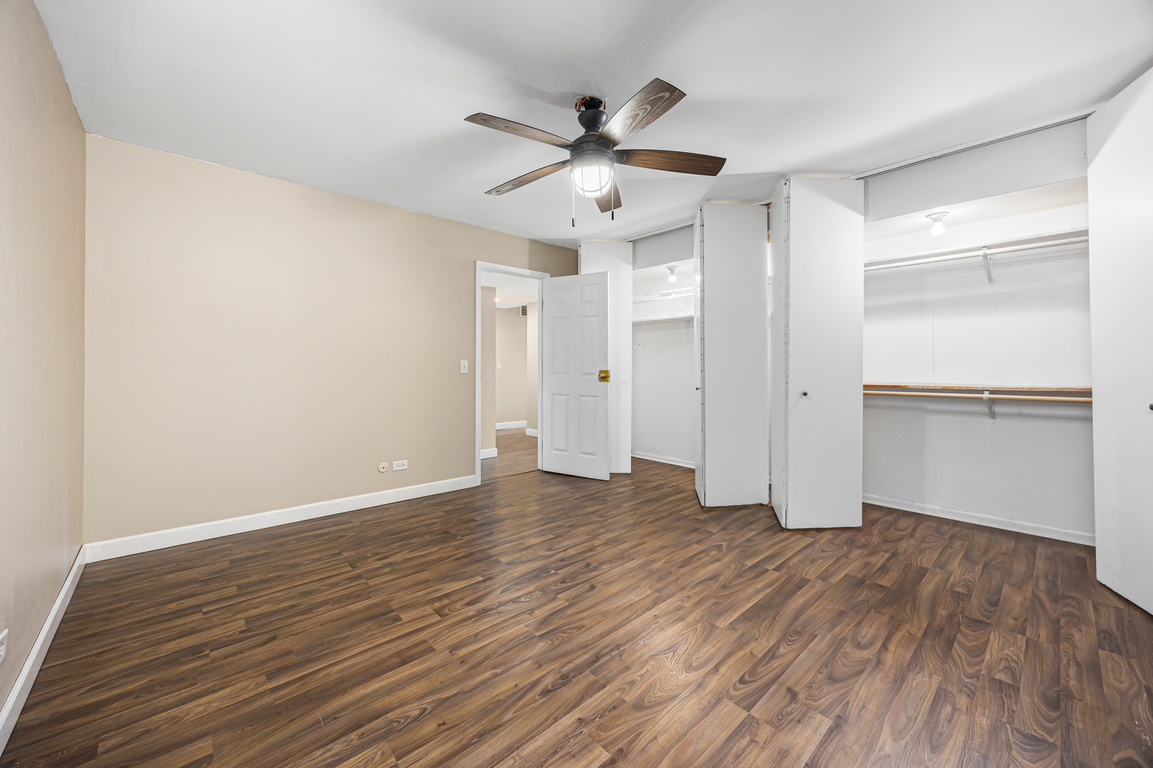 5515 Lakeside Drive Unit: 1D