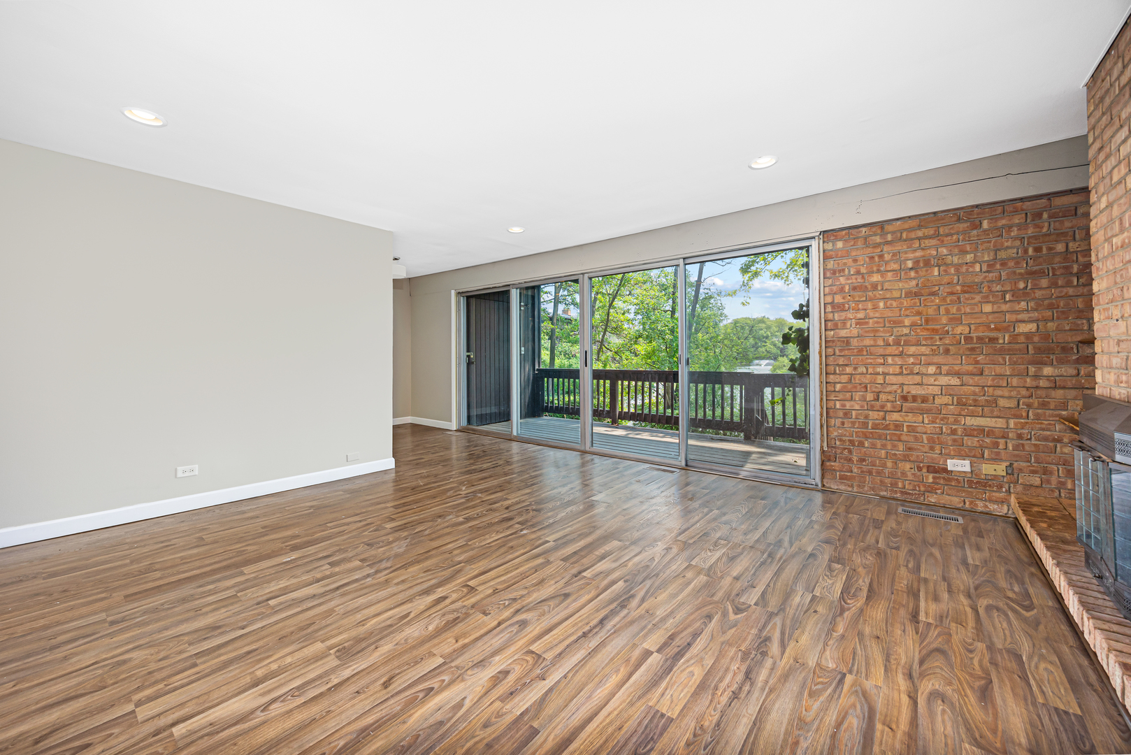 5515 Lakeside Drive Unit: 1D