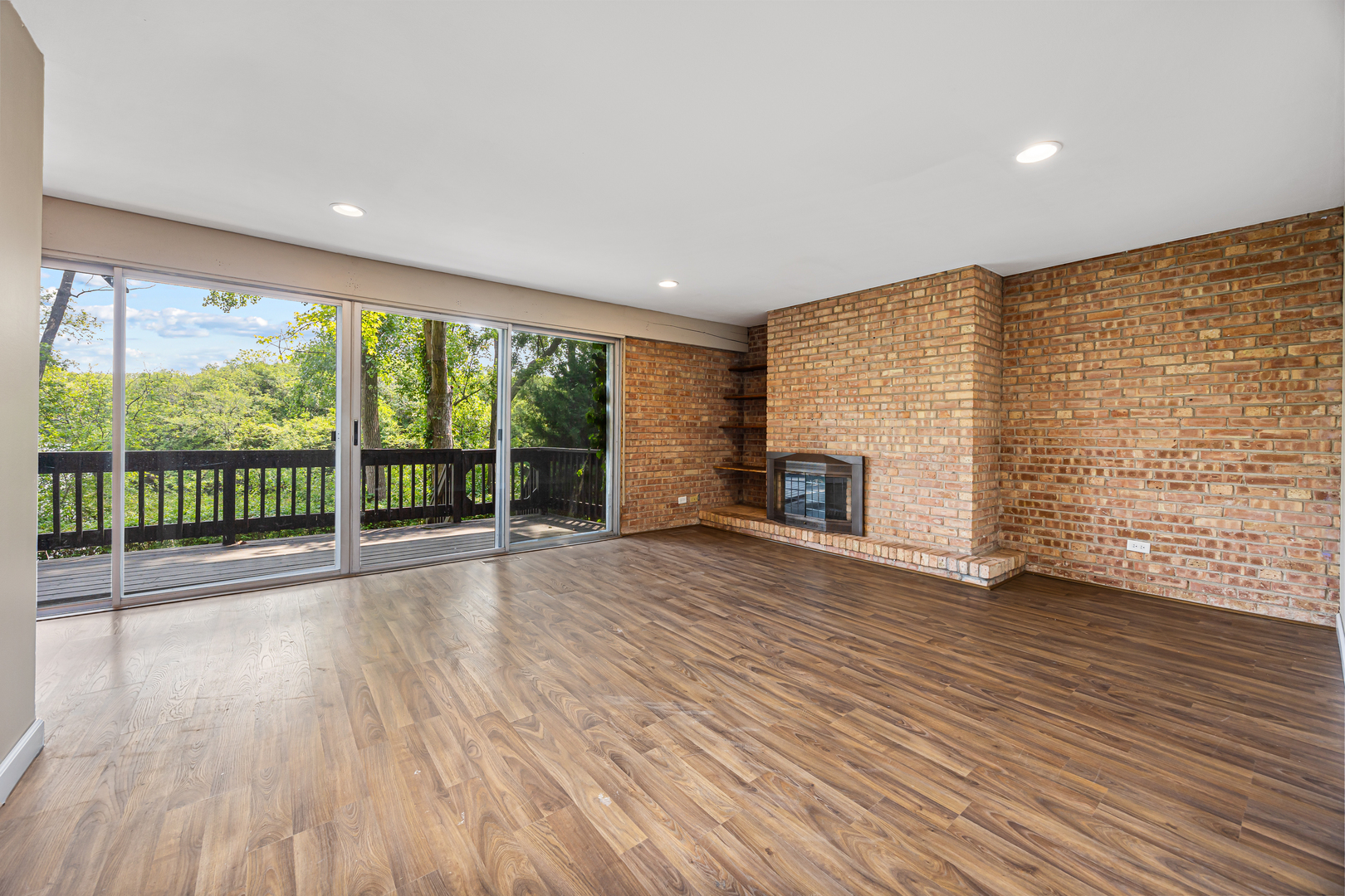 5515 Lakeside Drive Unit: 1D
