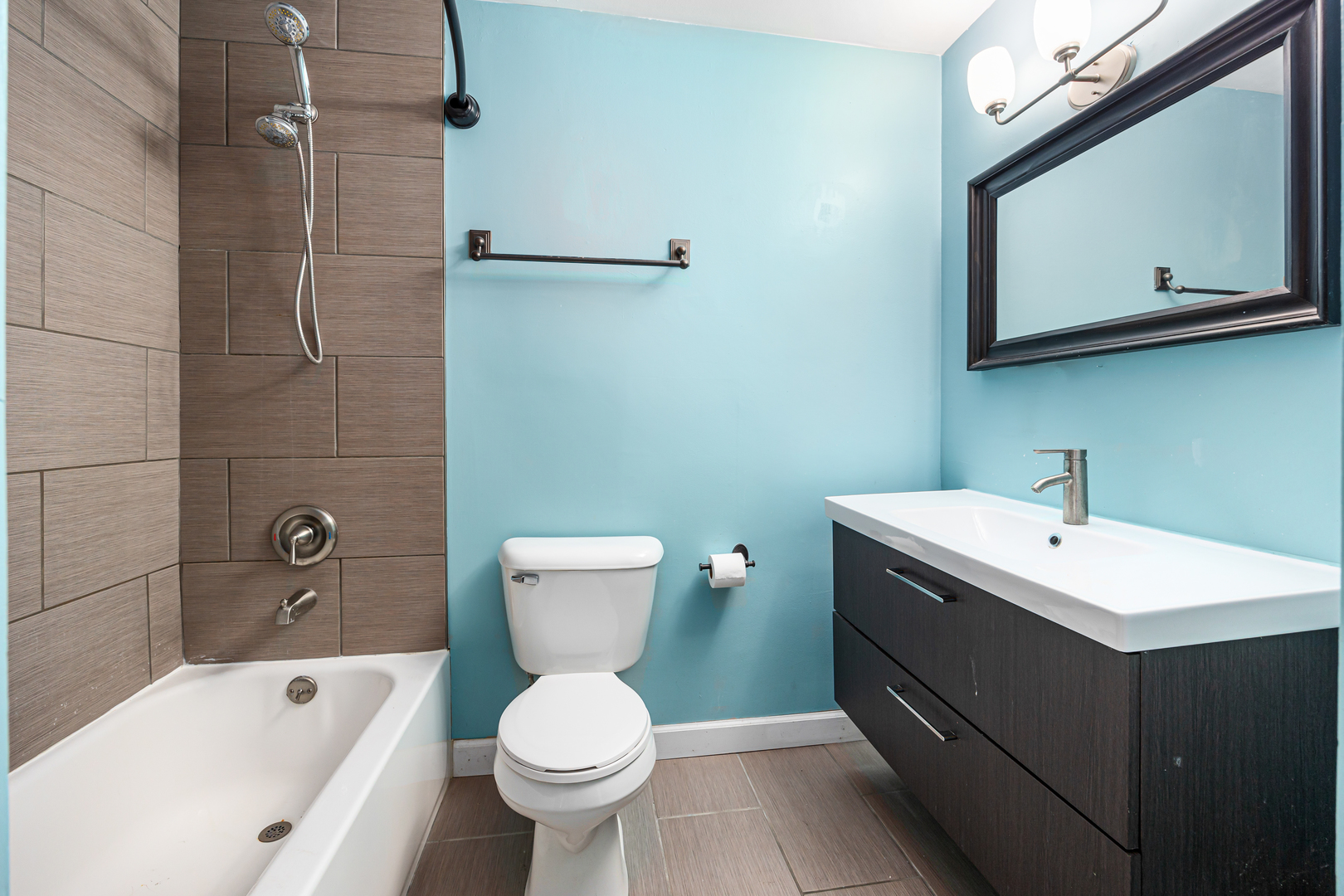 5515 Lakeside Drive Unit: 1D