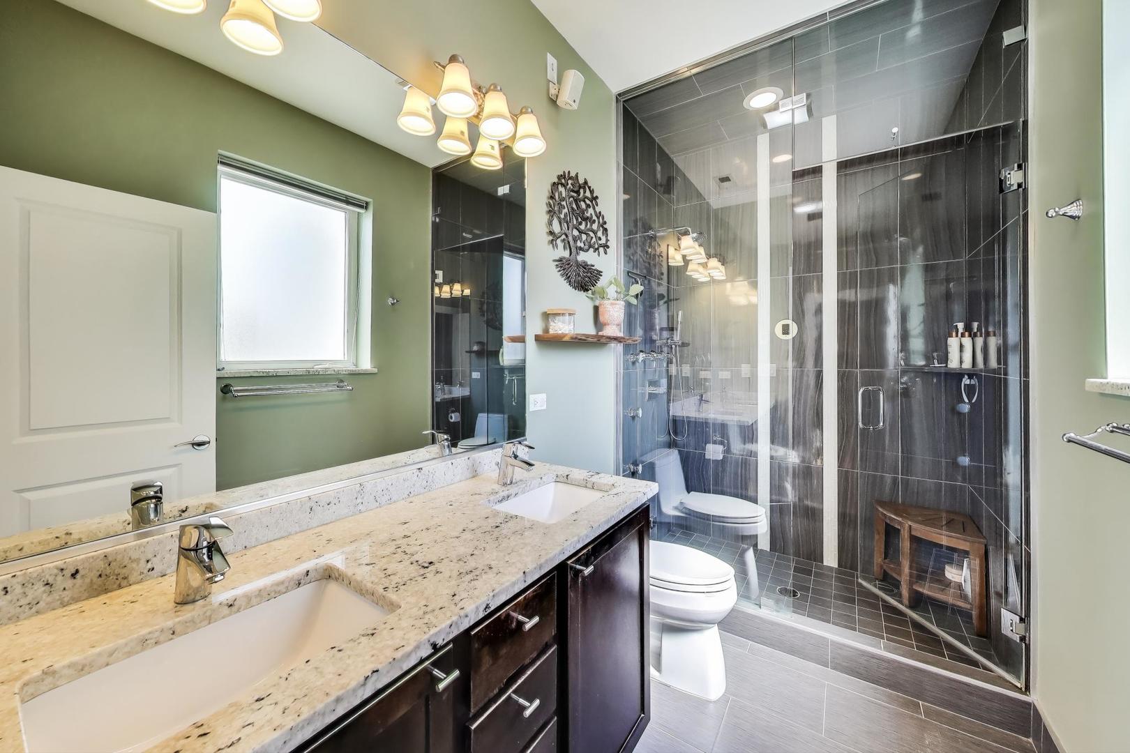 2627 W Thomas Street Unit: 2