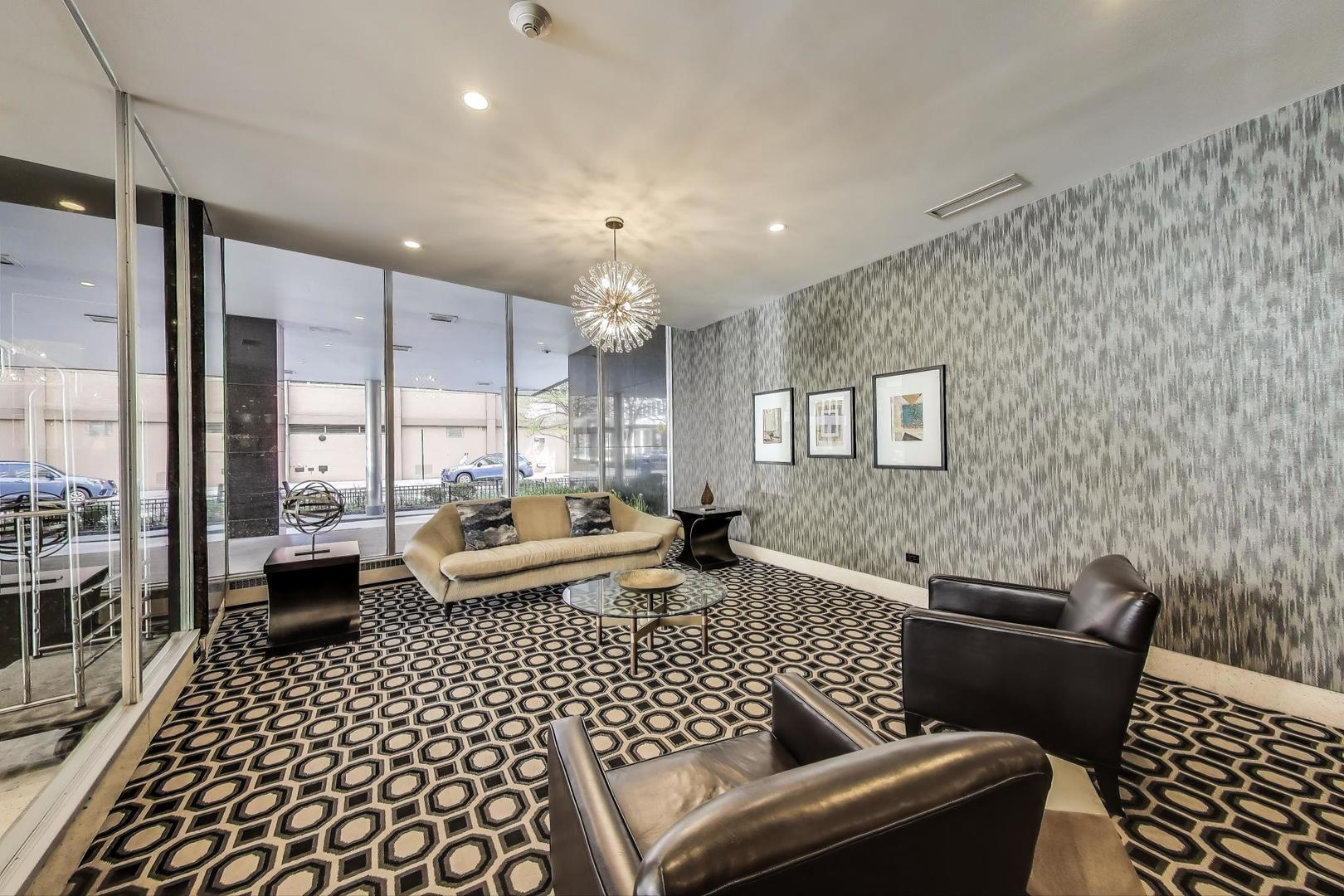 850 N Dewitt Place Unit: 20E