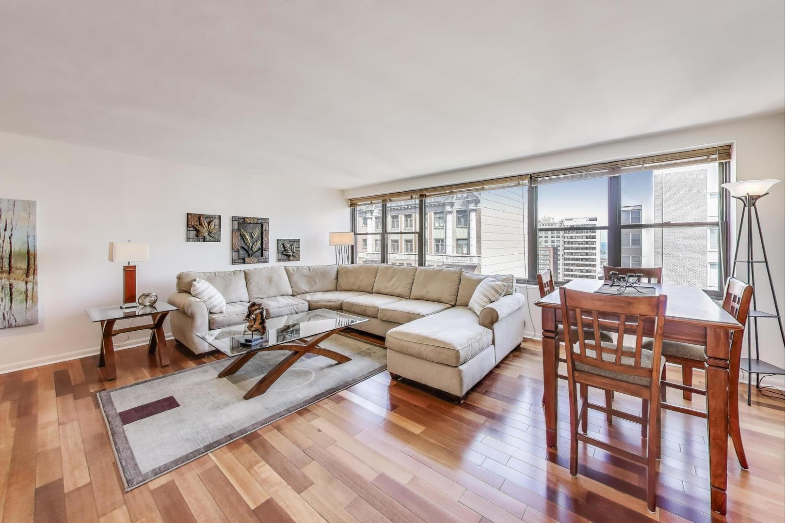 850 N Dewitt Place Unit: 20E