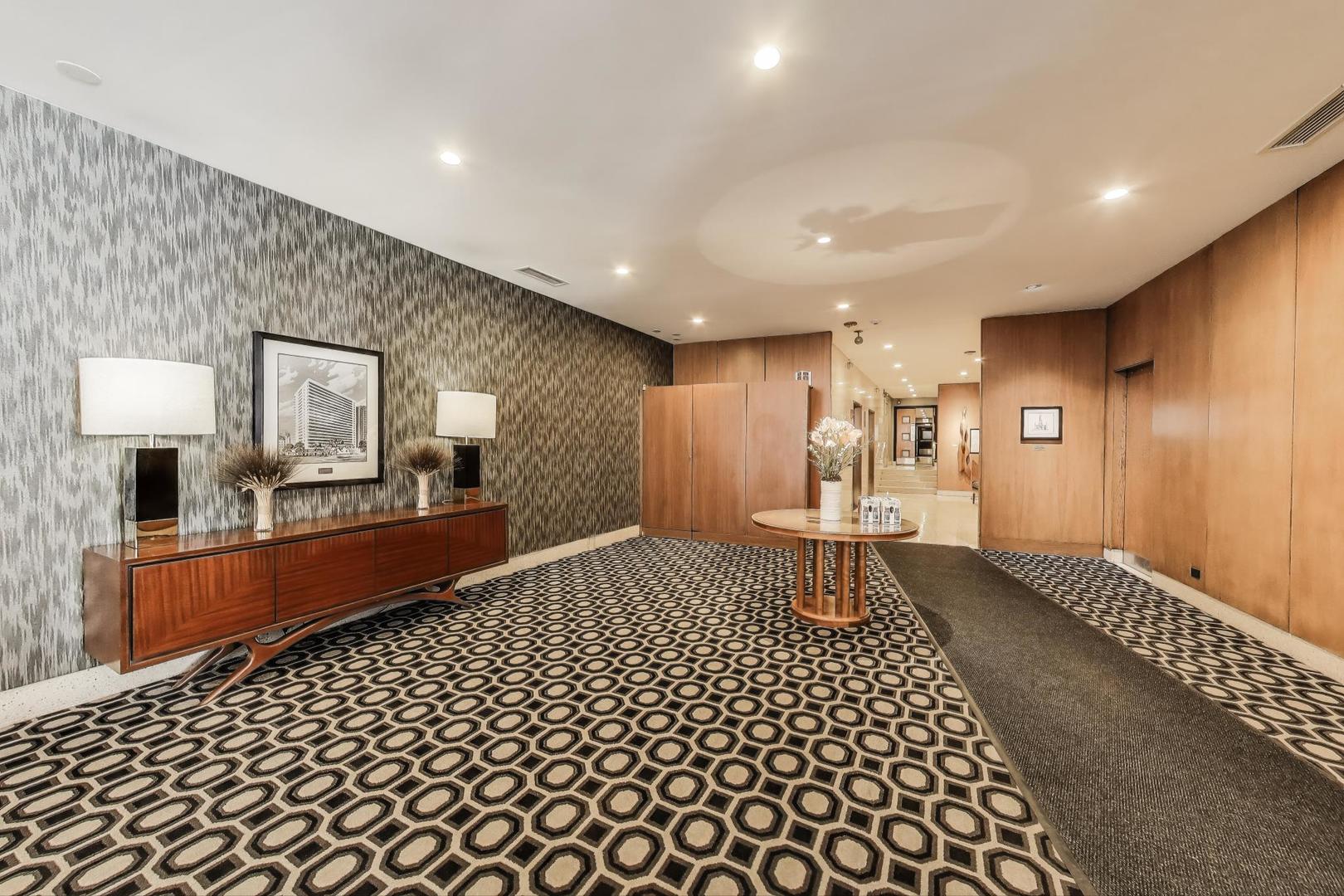 850 N Dewitt Place Unit: 20E