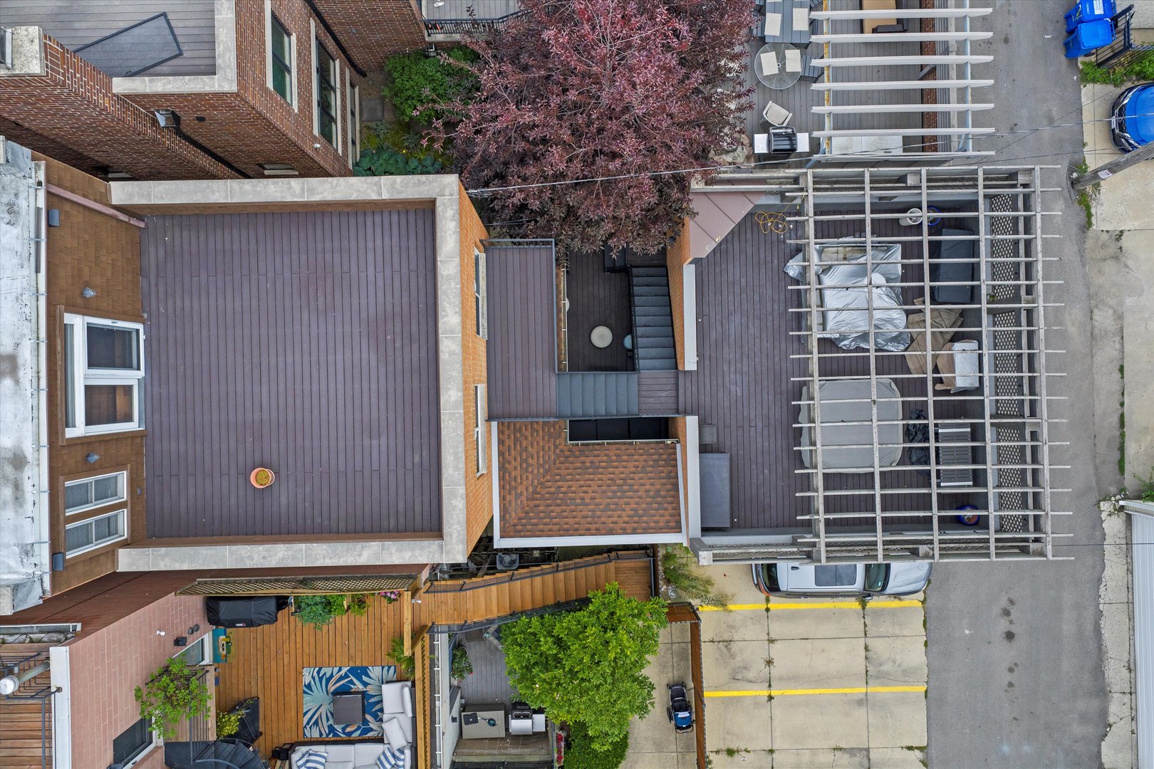 2421 N Janssen Avenue