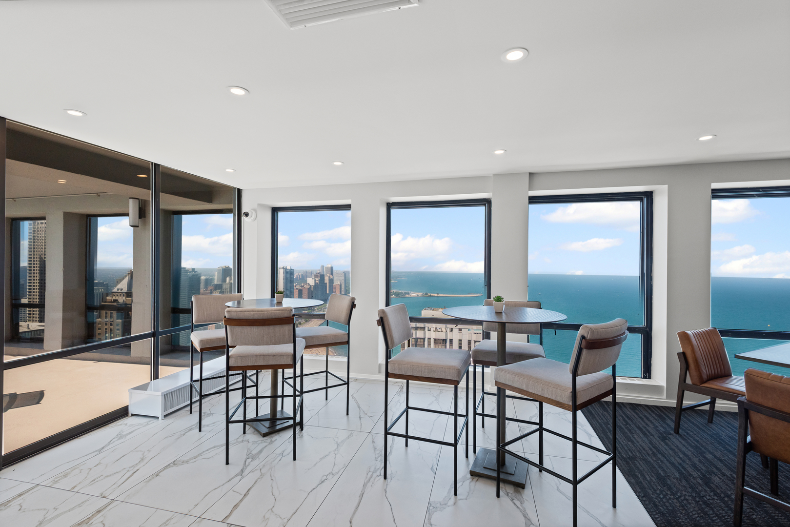 260 E Chestnut Street Unit: 611