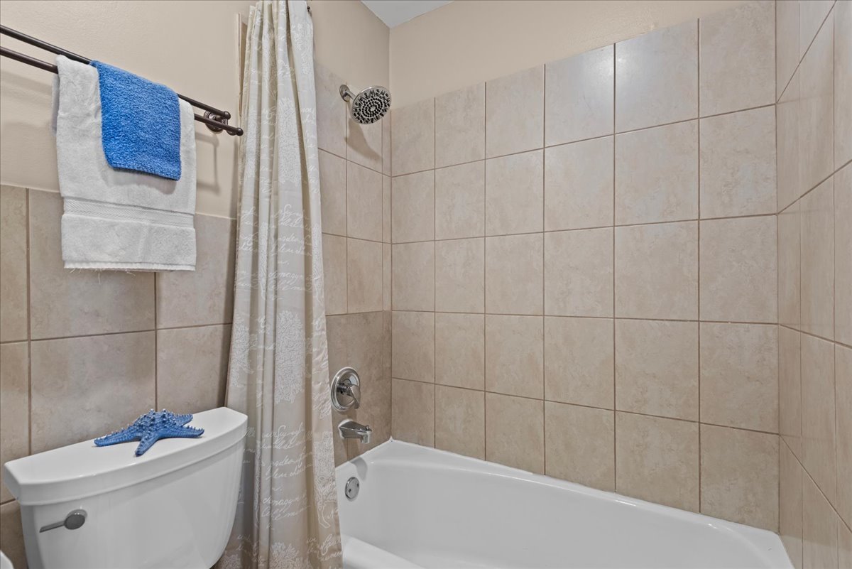 260 E Chestnut Street Unit: 611