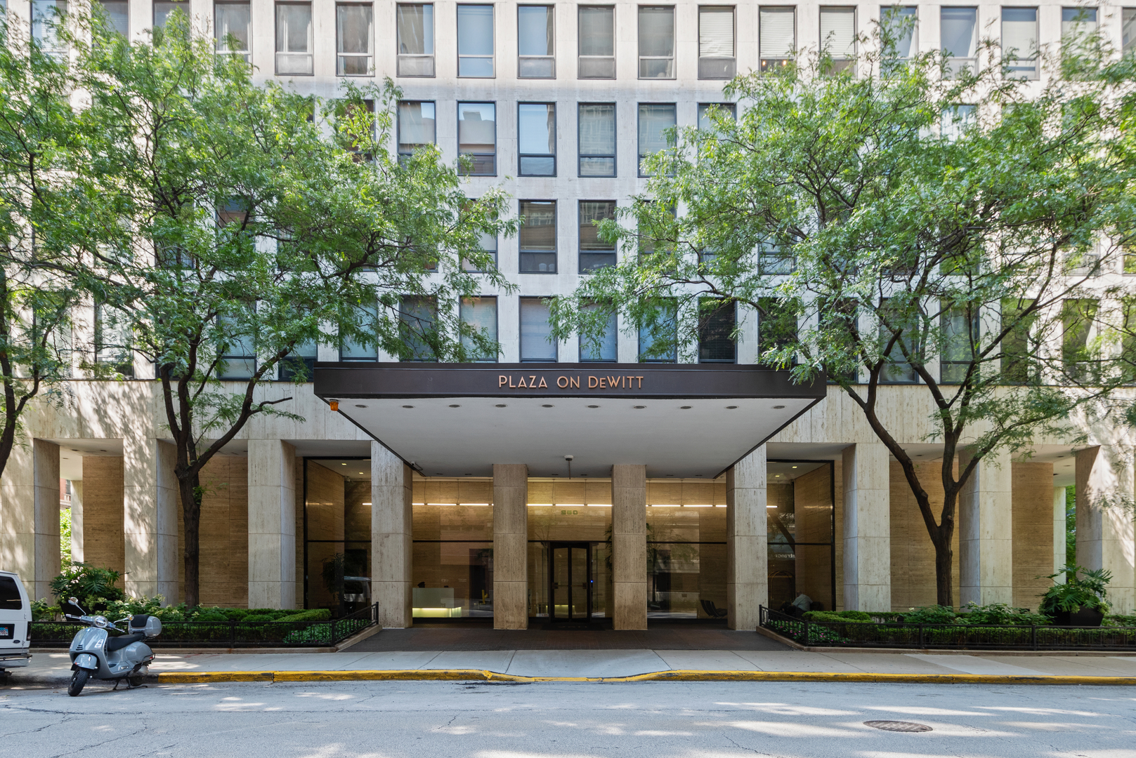 260 E Chestnut Street Unit: 611