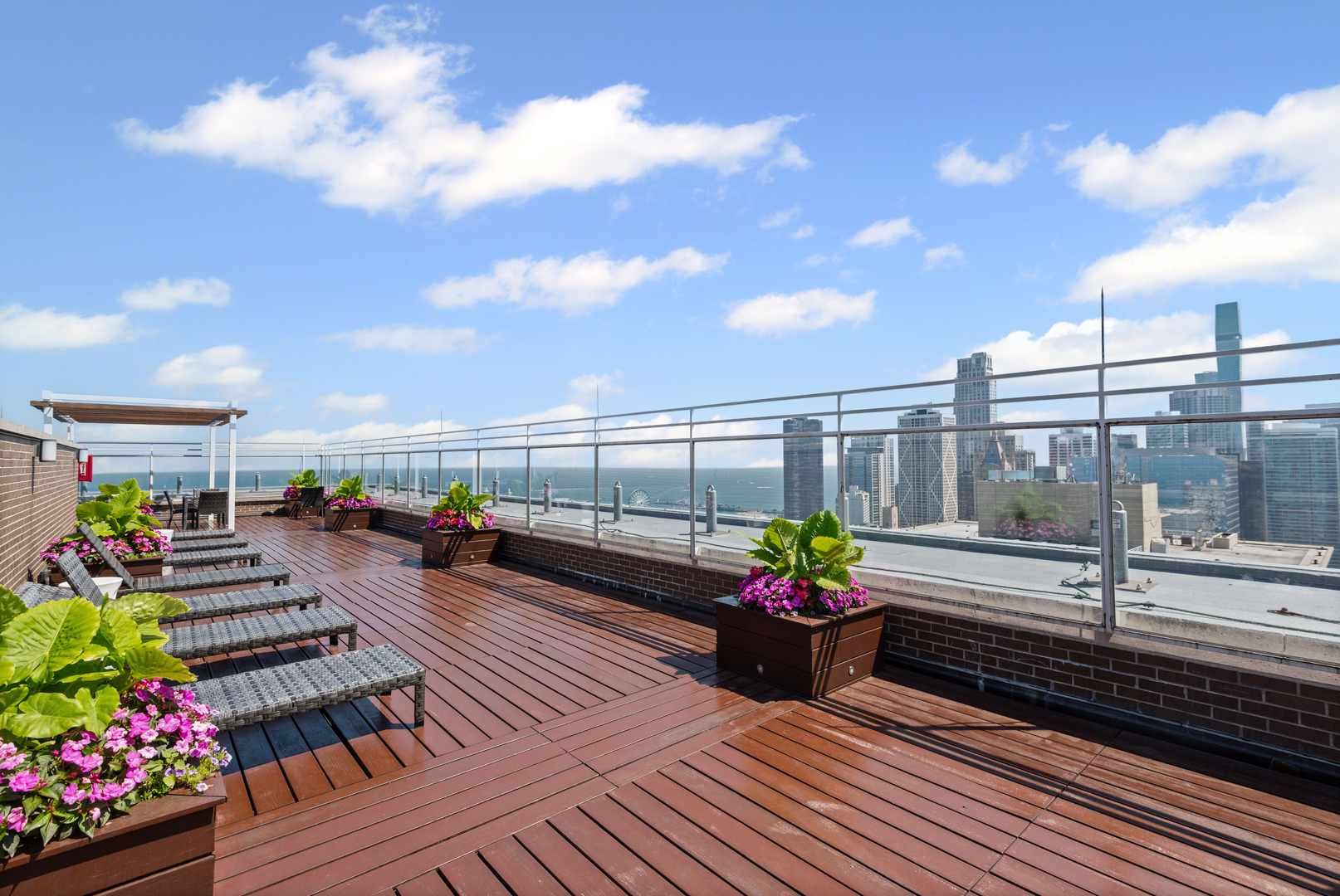 260 E Chestnut Street Unit: 611