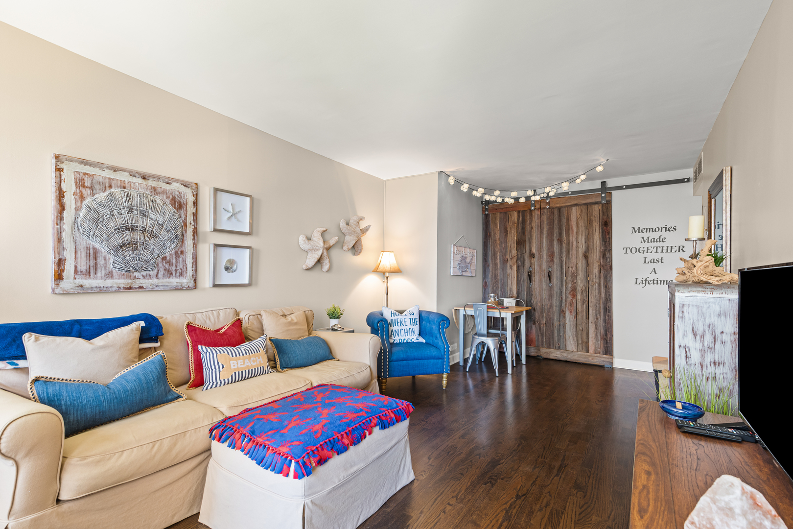 260 E Chestnut Street Unit: 611