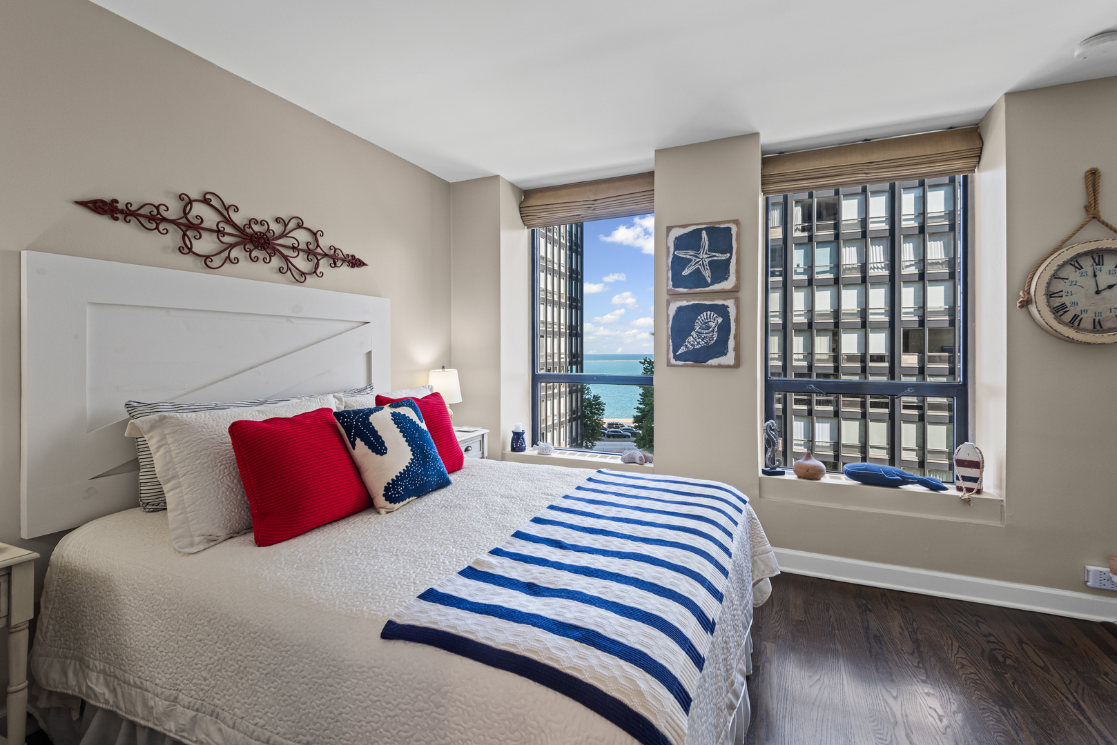 260 E Chestnut Street Unit: 611