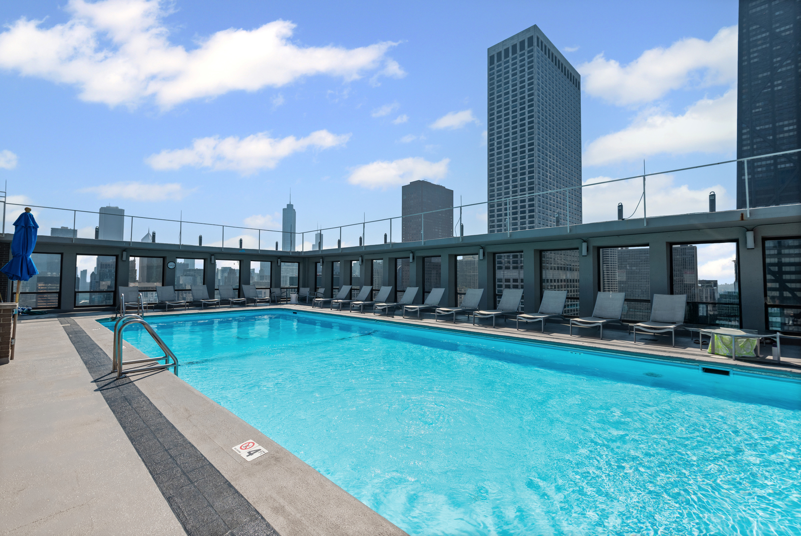 260 E Chestnut Street Unit: 611