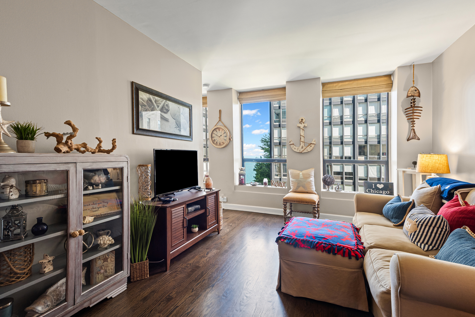 260 E Chestnut Street Unit: 611