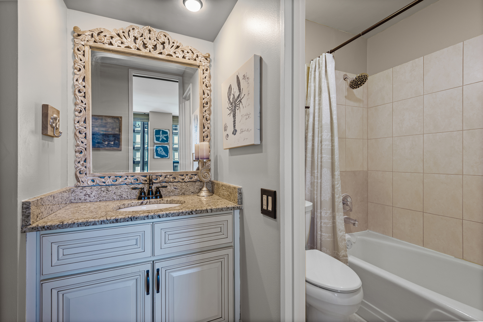 260 E Chestnut Street Unit: 611