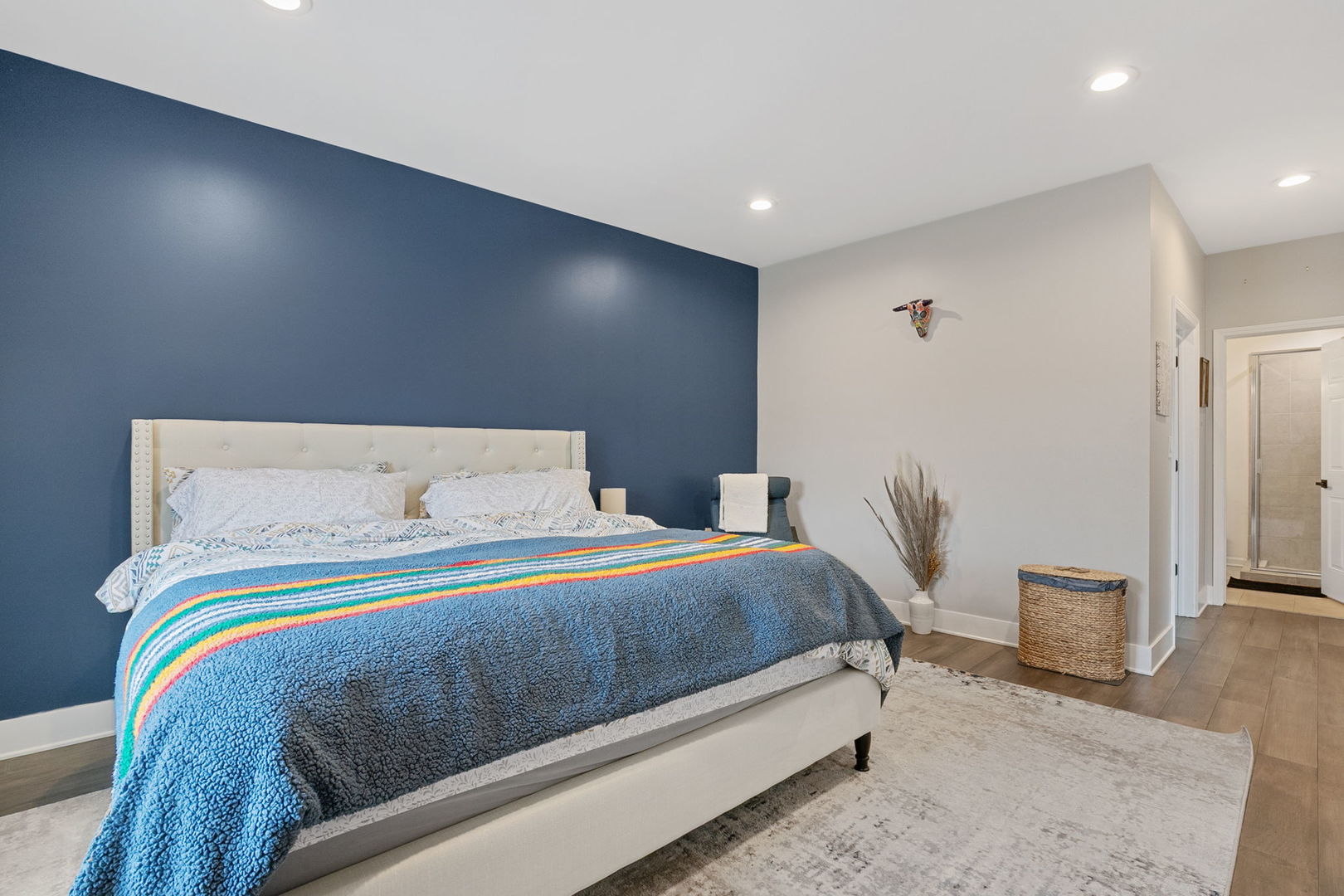 5300 N Lincoln Avenue Unit: 3E