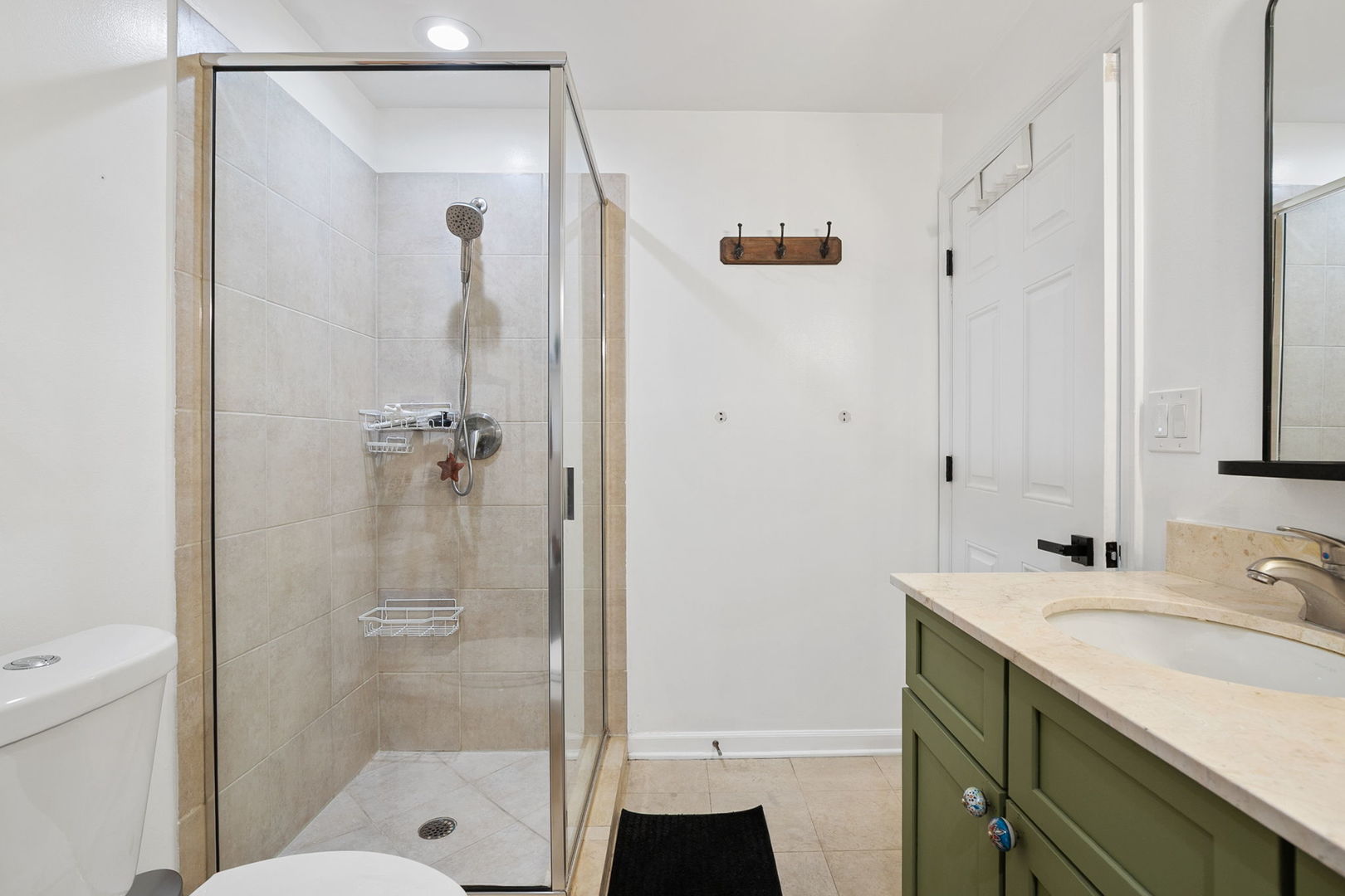 5300 N Lincoln Avenue Unit: 3E