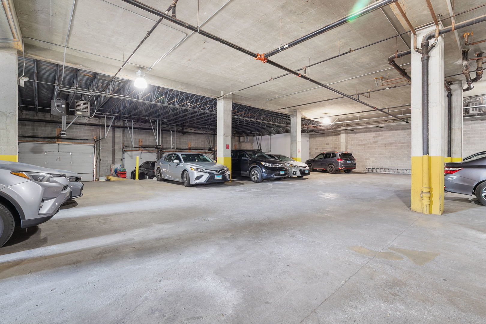 5300 N Lincoln Avenue Unit: 3E