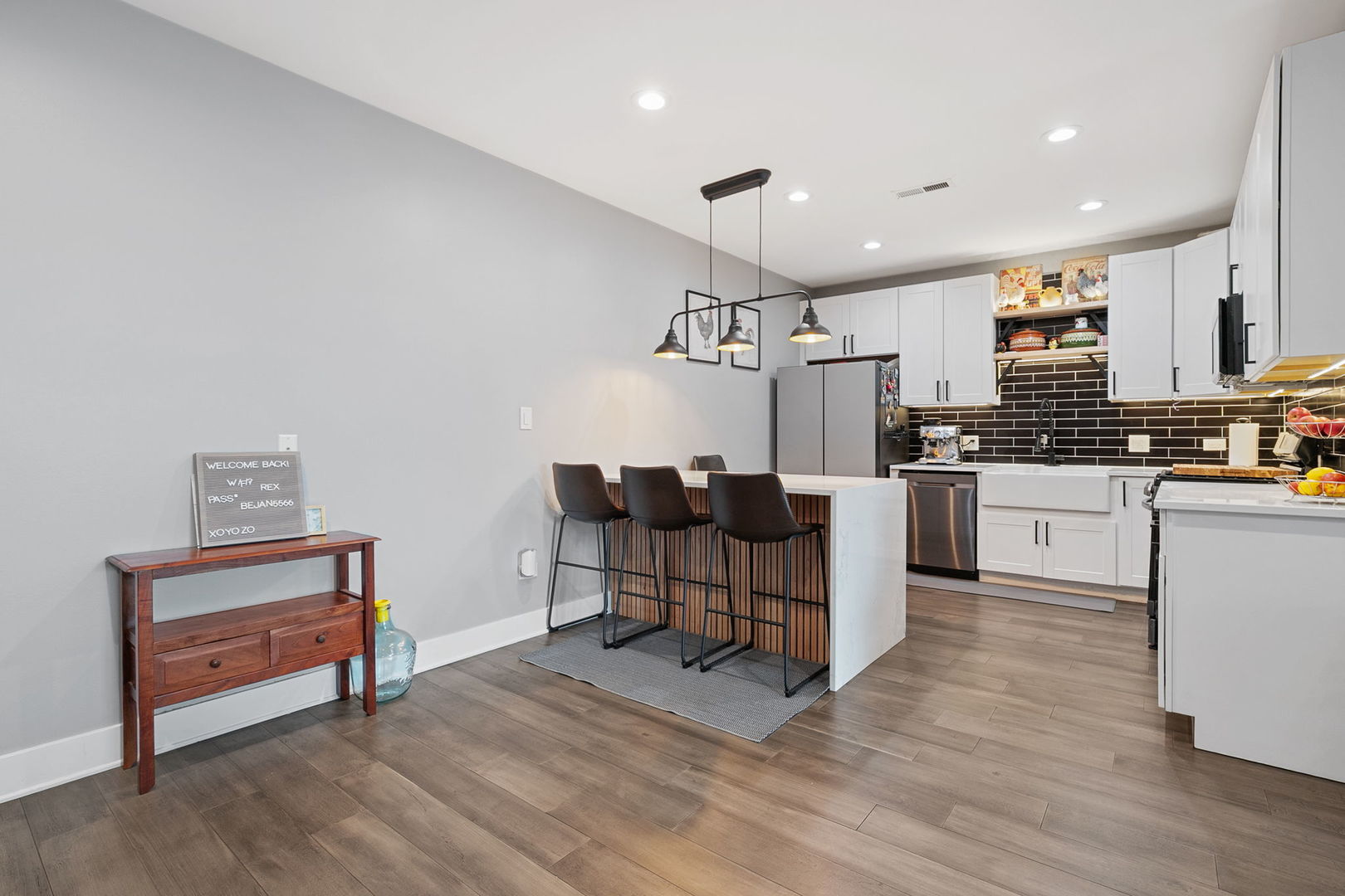 5300 N Lincoln Avenue Unit: 3E