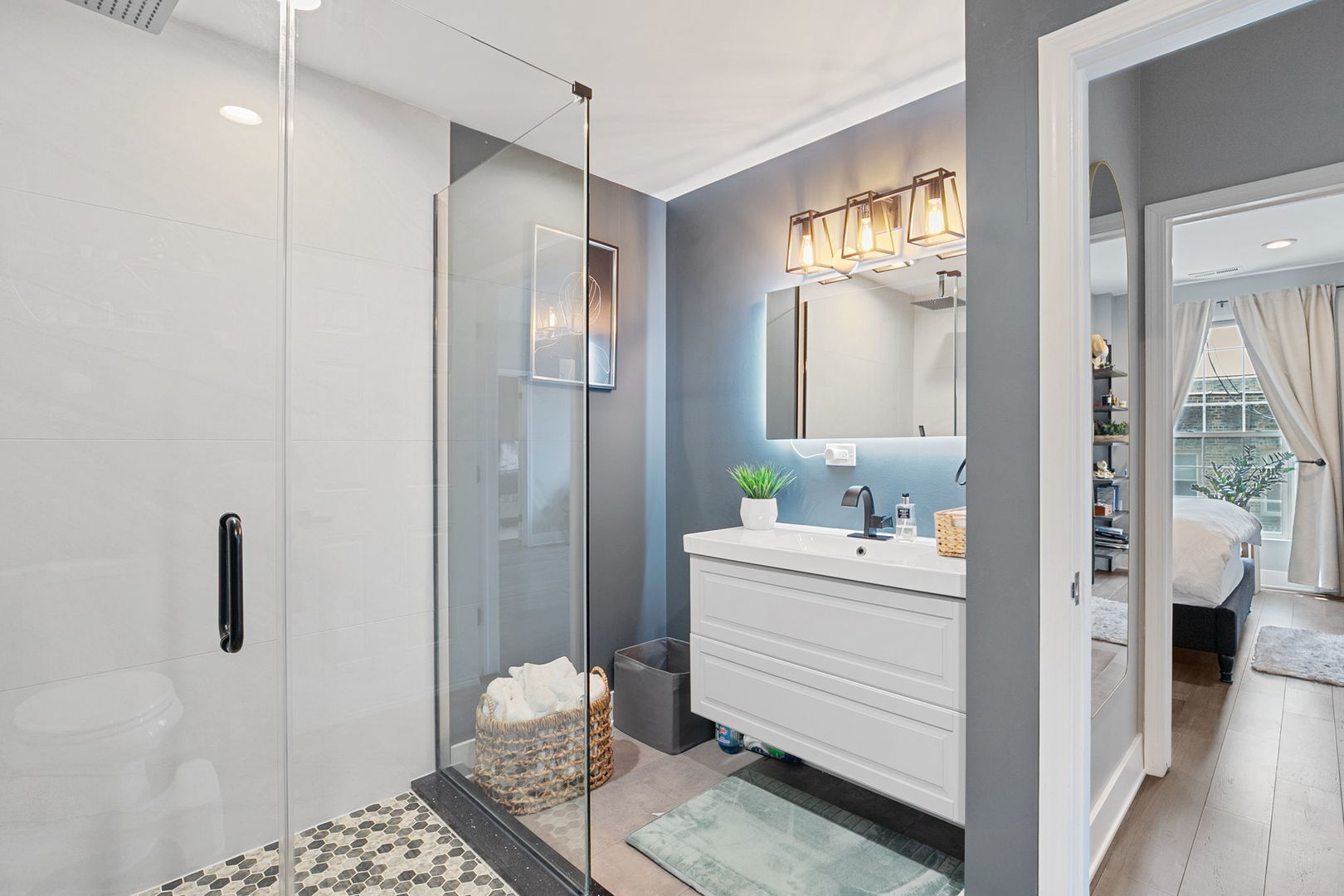 5300 N Lincoln Avenue Unit: 3E