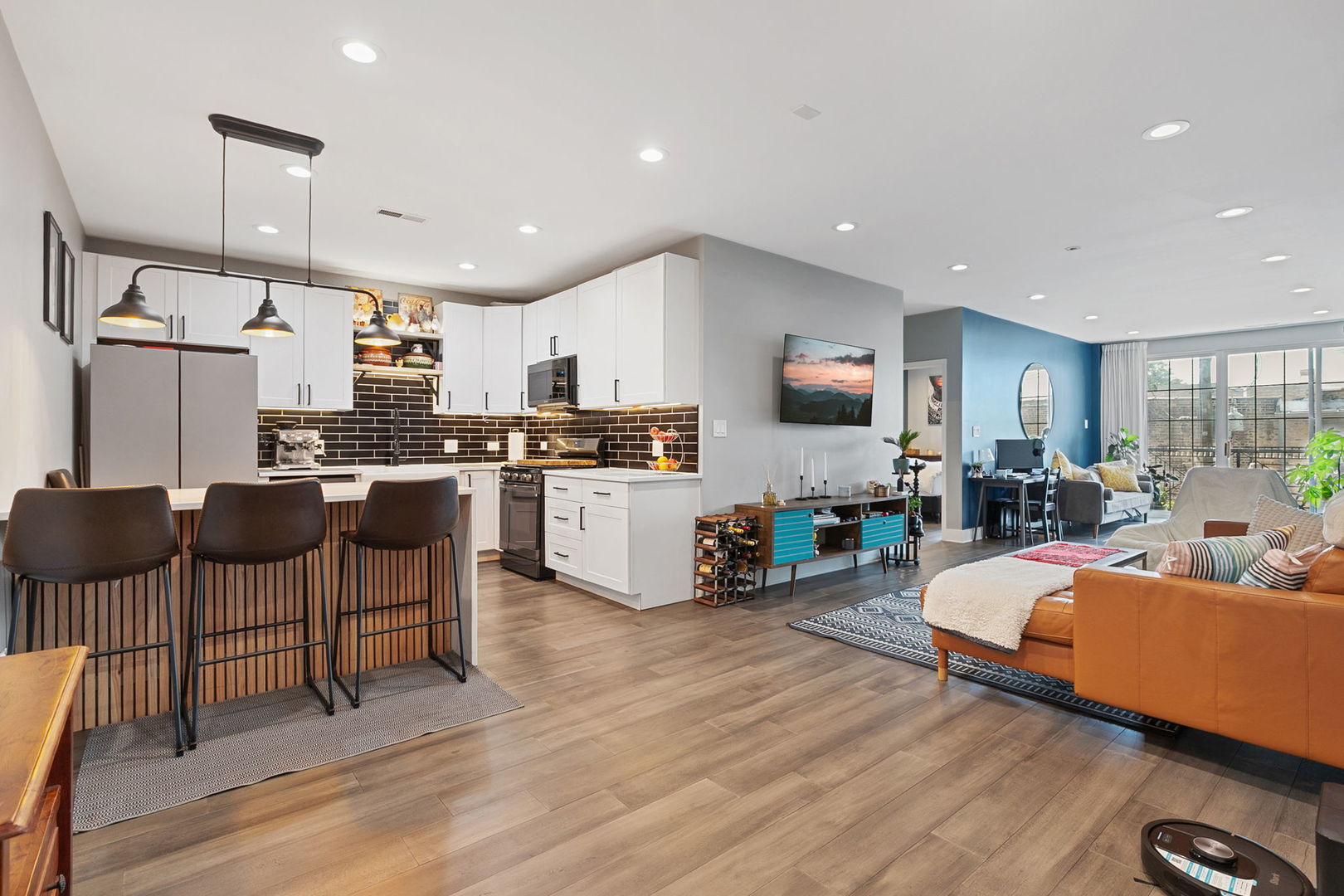 5300 N Lincoln Avenue Unit: 3E