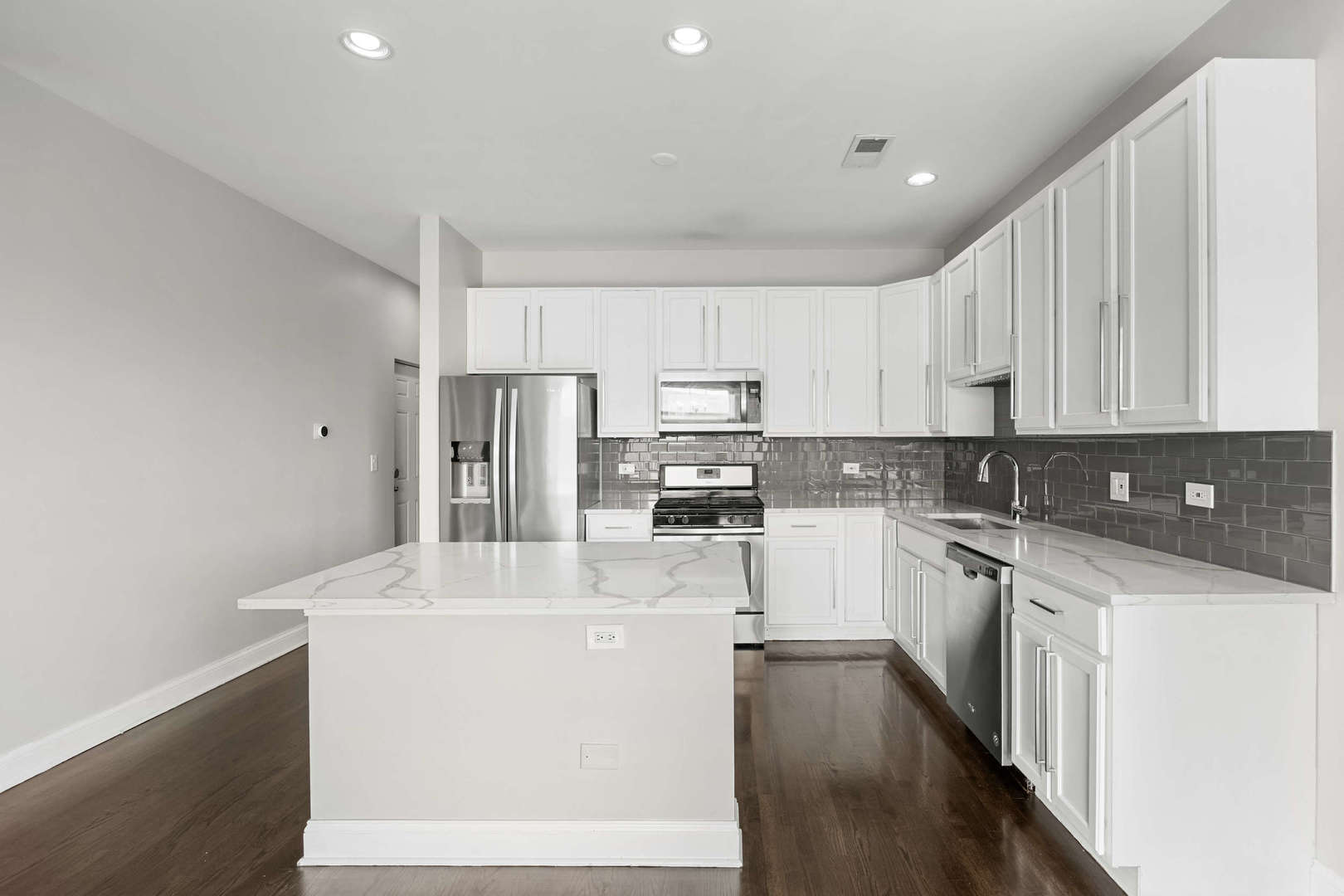 1920 N SPRINGFIELD Avenue Unit: 3N