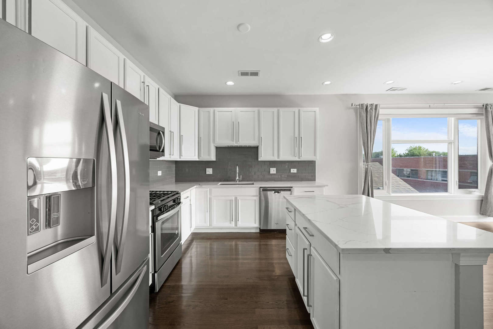 1920 N SPRINGFIELD Avenue Unit: 3N