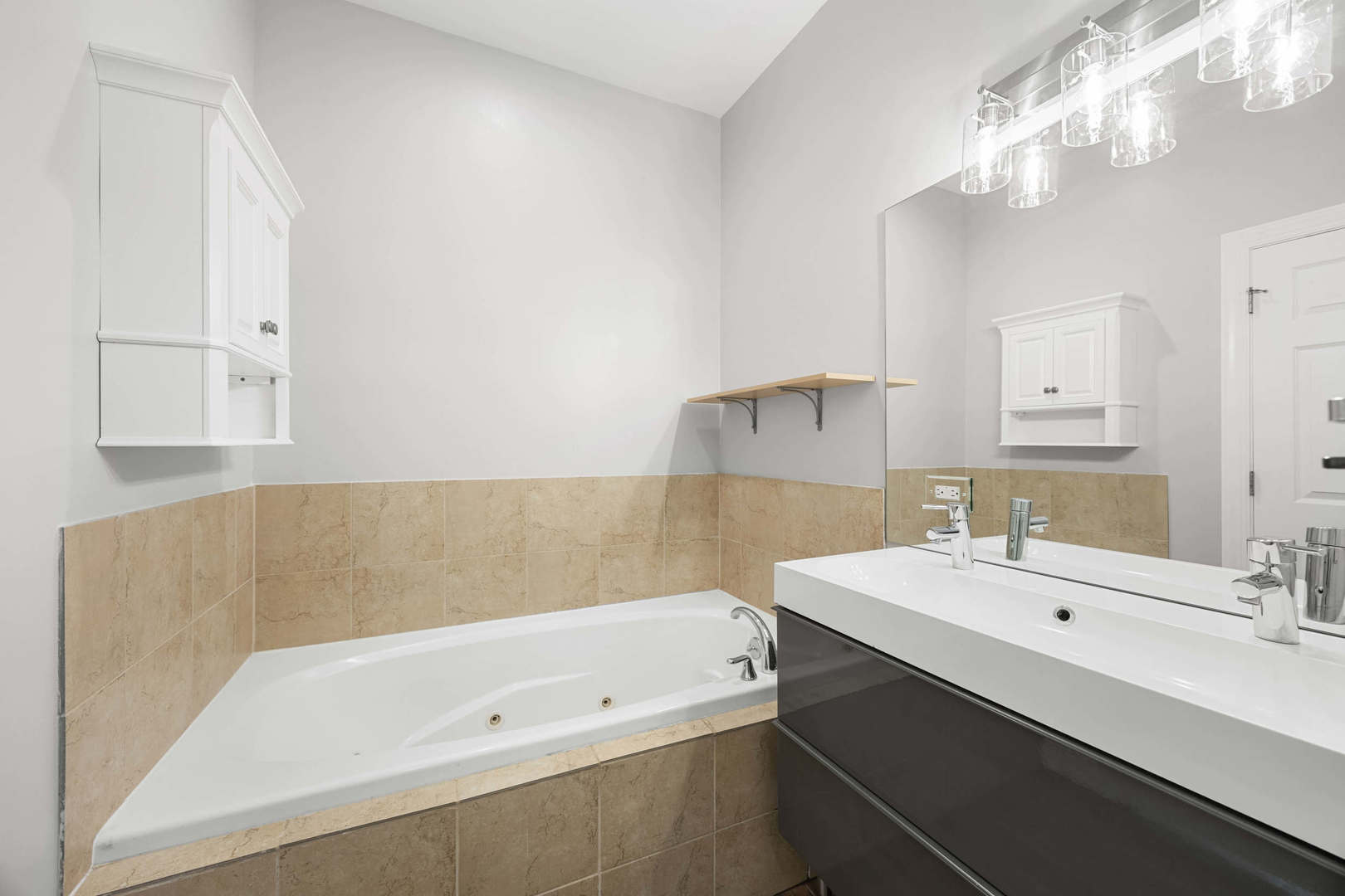 1920 N SPRINGFIELD Avenue Unit: 3N