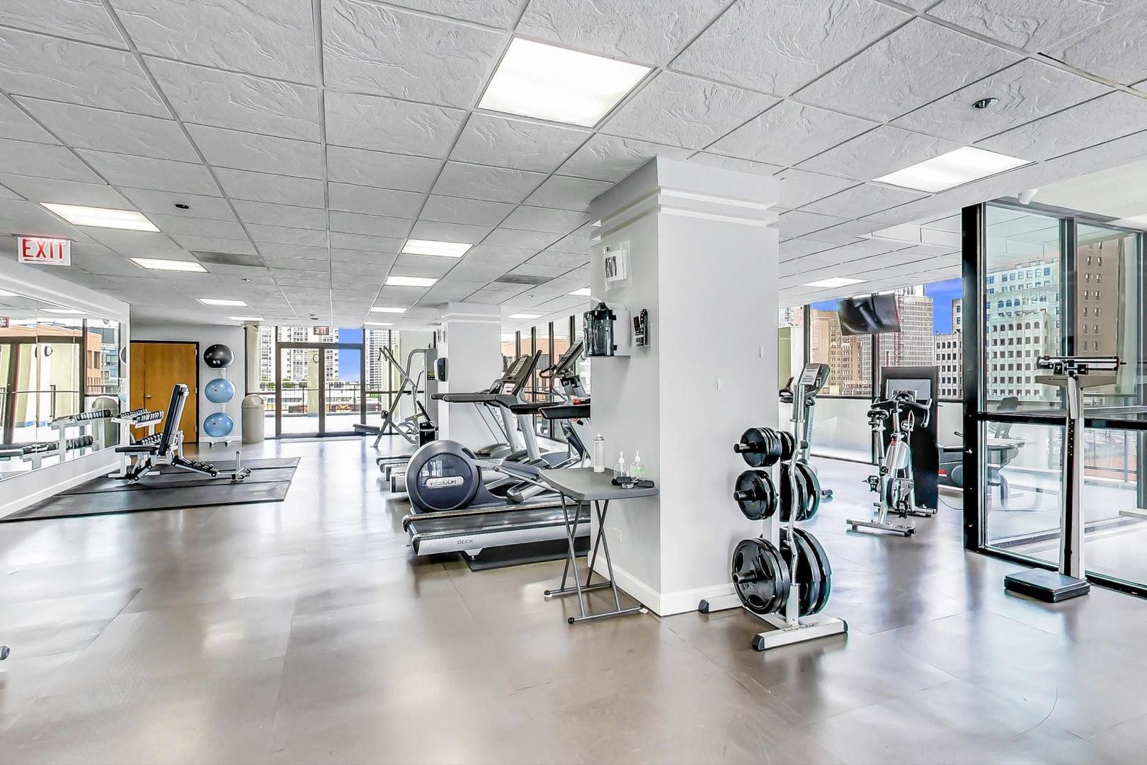 1122 N Clark Street Unit: 3304