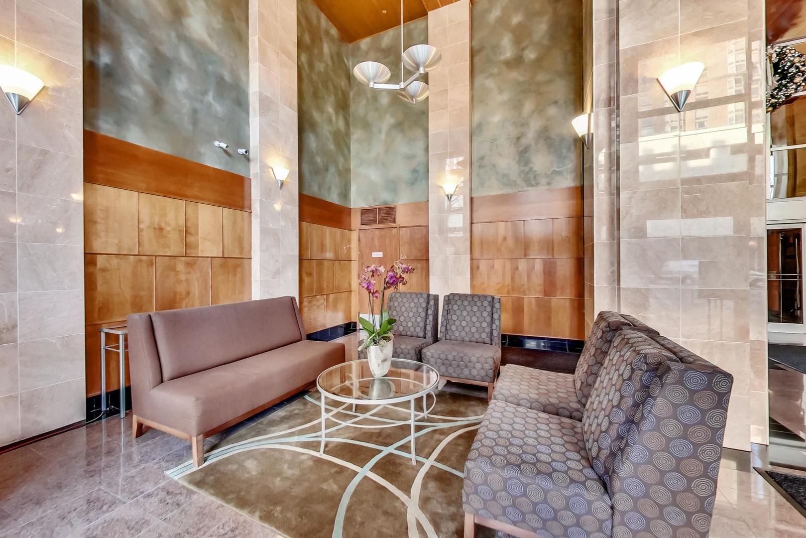 1122 N Clark Street Unit: 3304