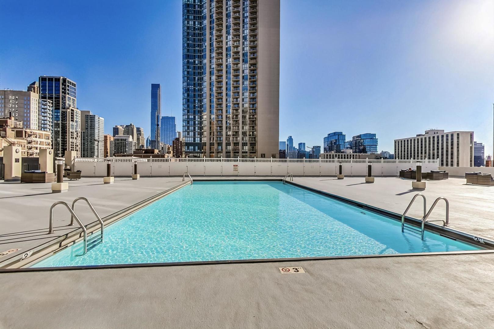 1122 N Clark Street Unit: 3304