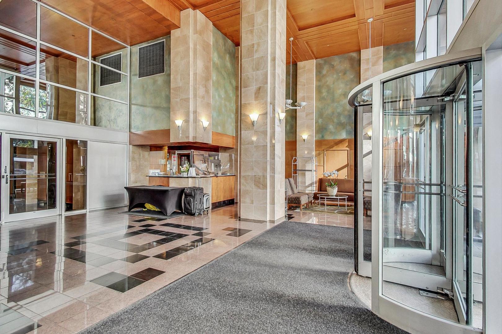 1122 N Clark Street Unit: 3304