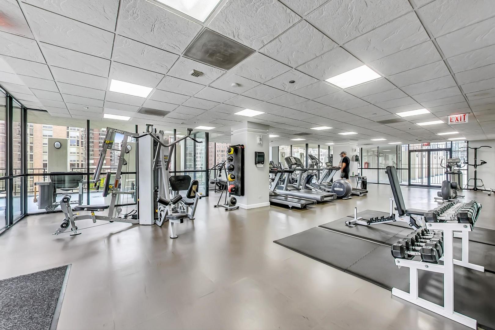 1122 N Clark Street Unit: 3304