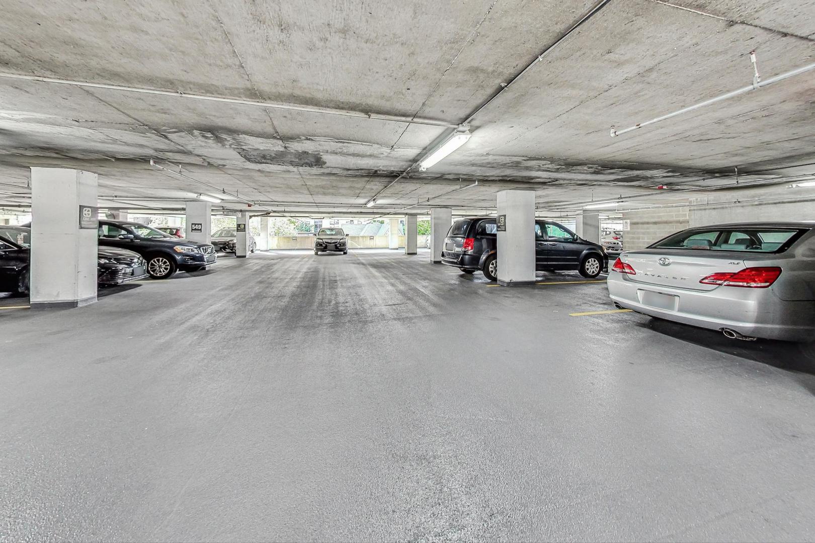 1122 N Clark Street Unit: 3304