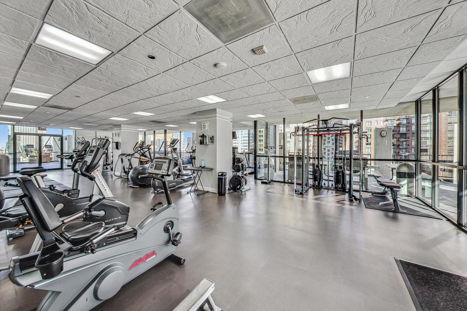 1122 N Clark Street Unit: 3304