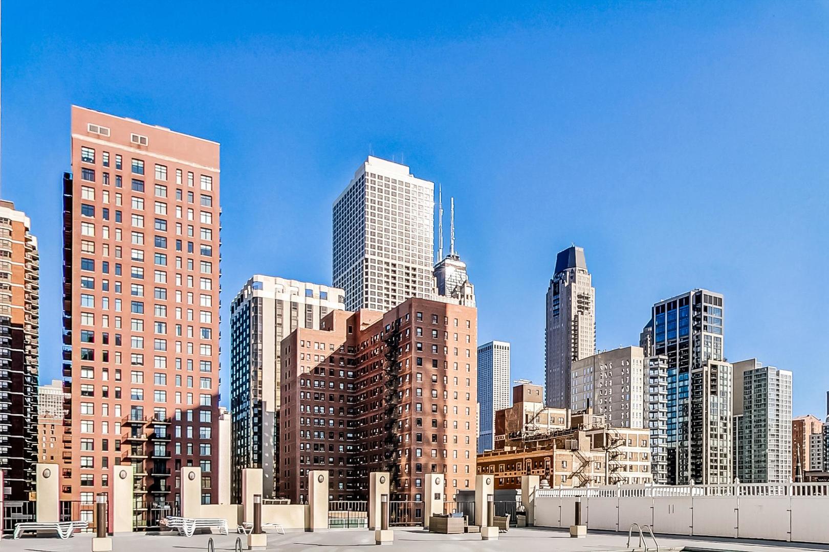 1122 N Clark Street Unit: 3304