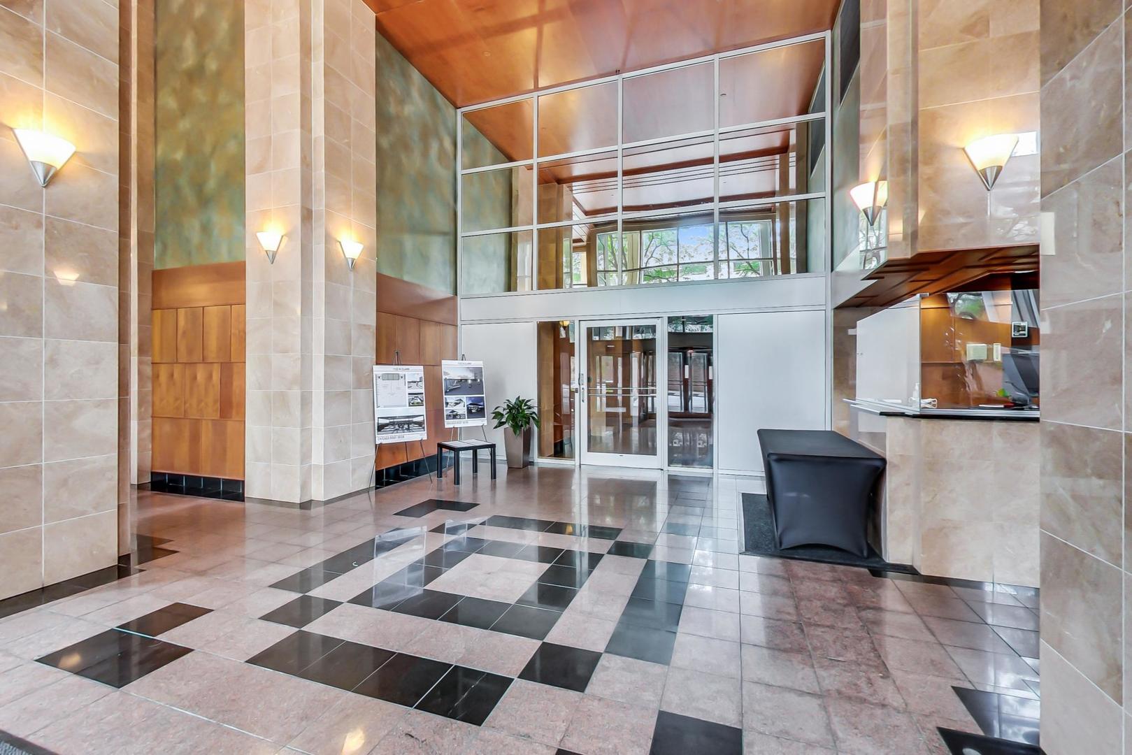 1122 N Clark Street Unit: 3304